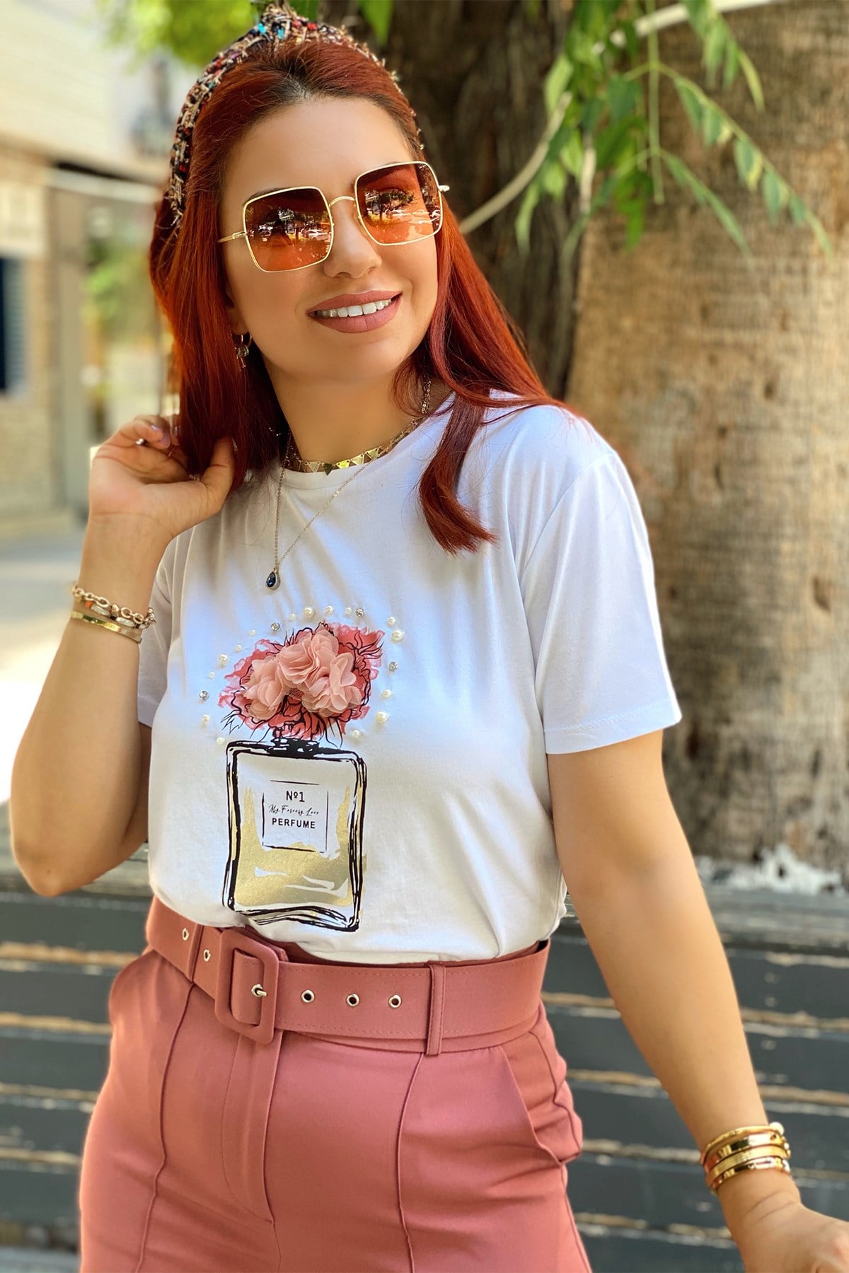 Taşlı Gül Desenli Tshirt