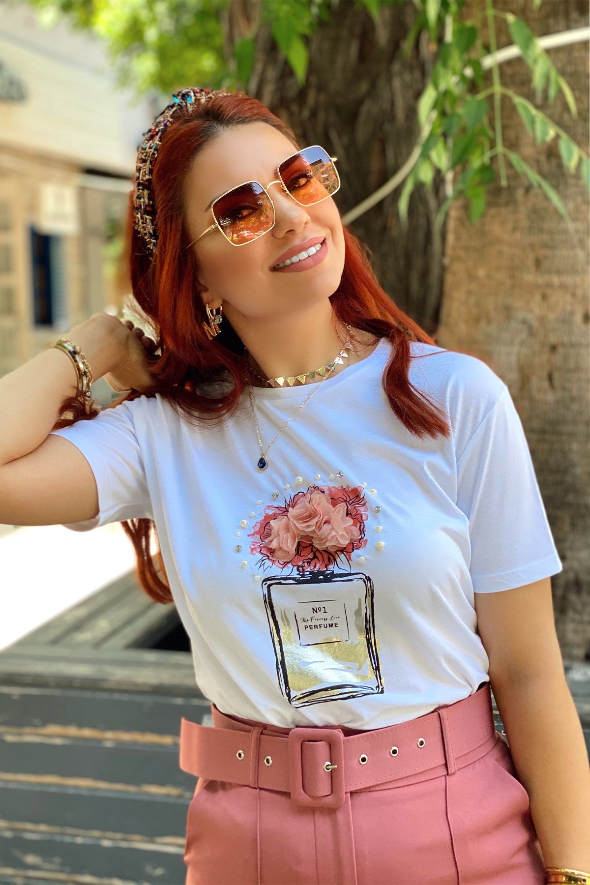 Taşlı Gül Desenli Tshirt