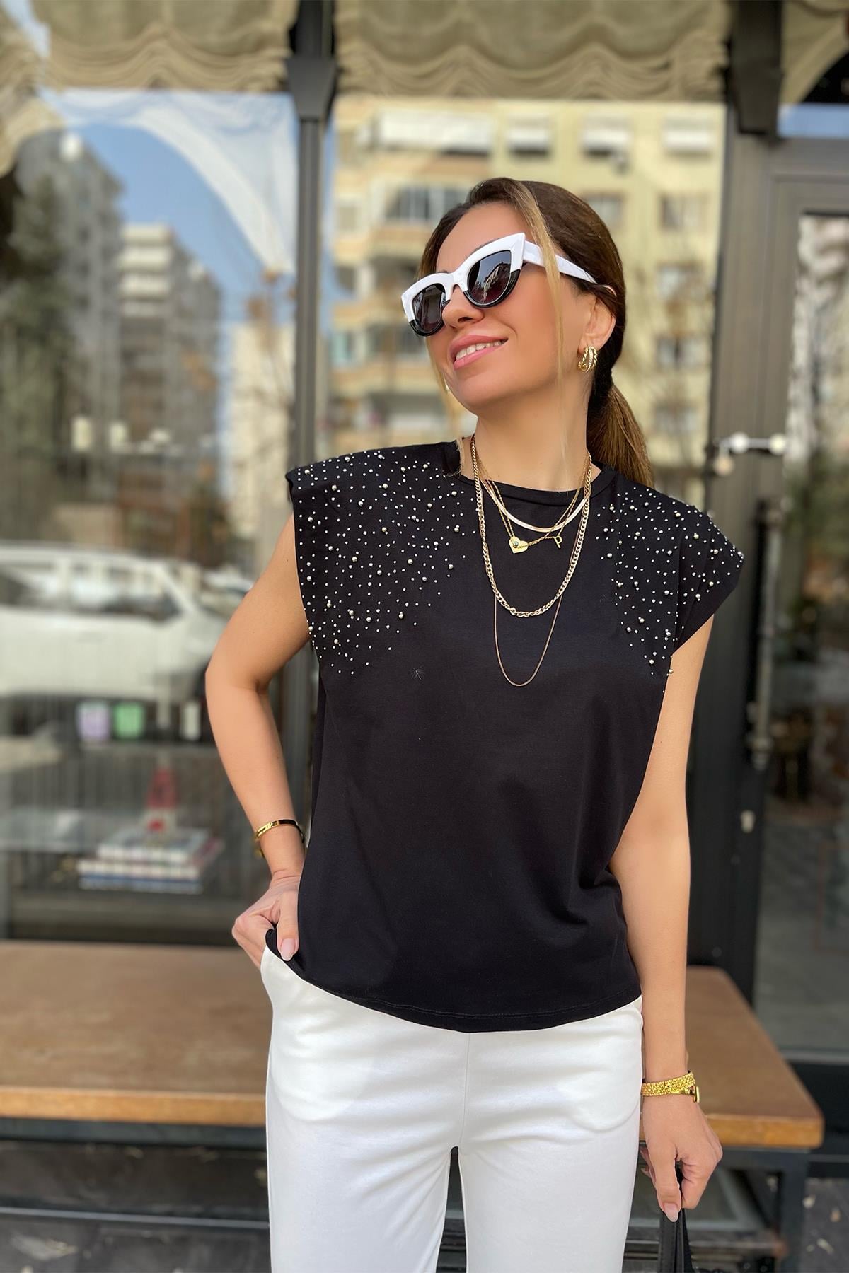 Taşlı Vatkalı Siyah Tshirt