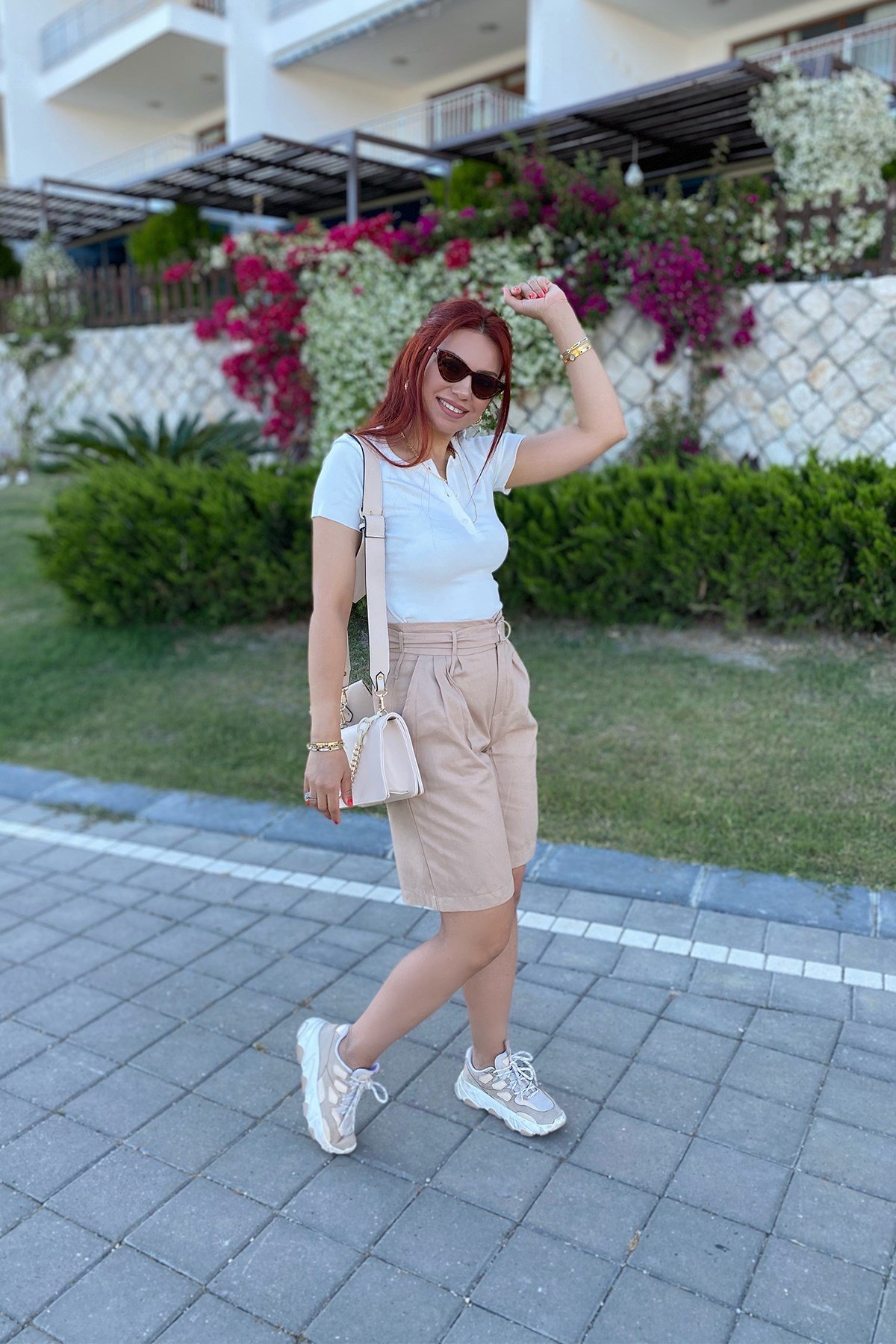 Toprak Renk Kemerli Keten Şort