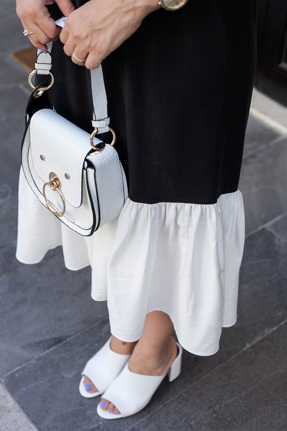 Üst Volanlı Askılı Keten Elbise