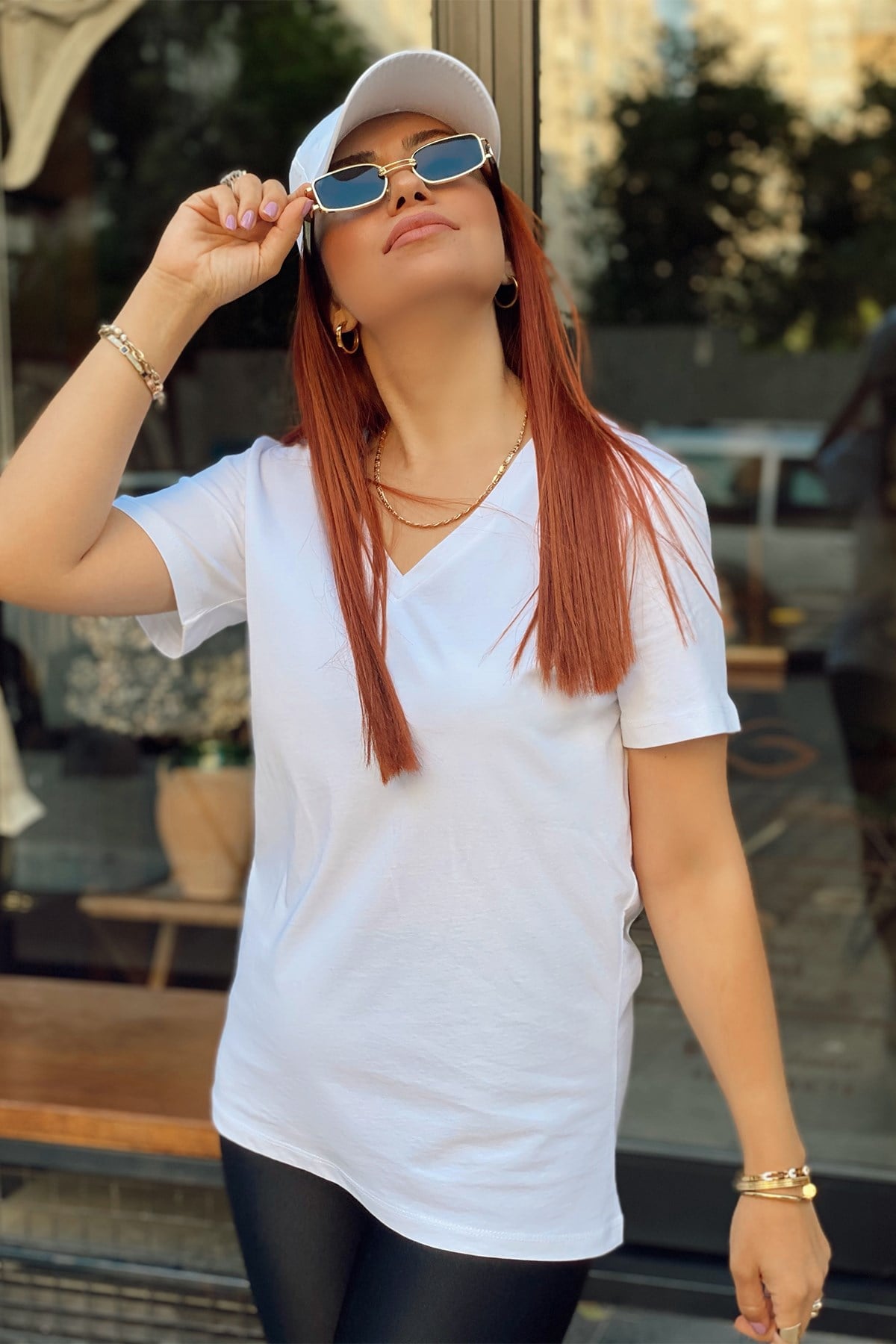 V Yaka Beyaz Tshirt