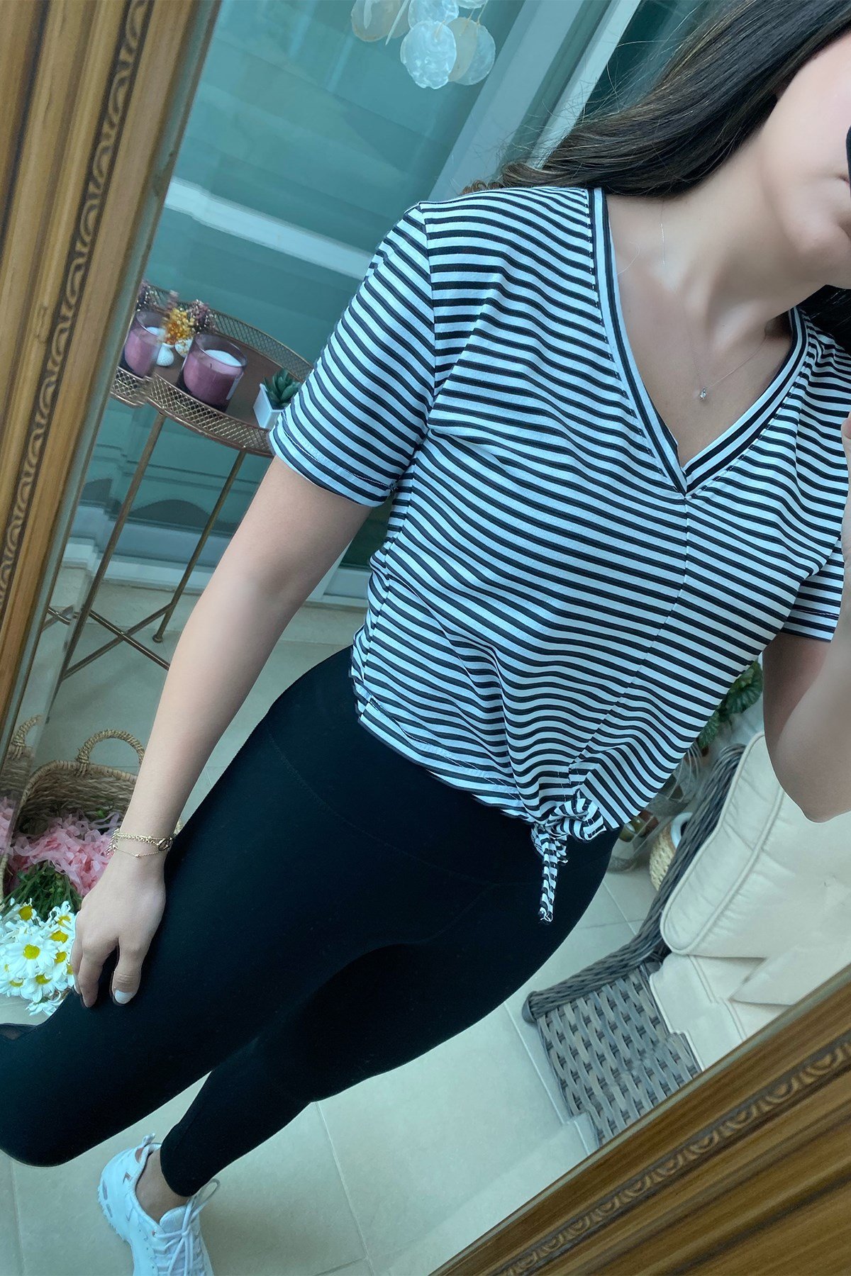 V Yaka Çizgili Önden Bağlamalı Basic Tshirt