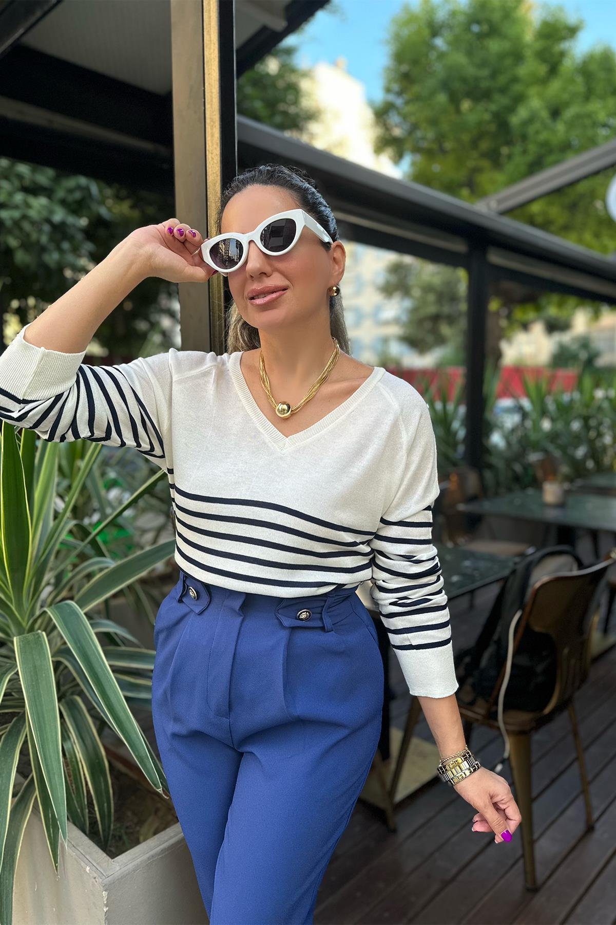 V Yaka Mevsimlik Triko 