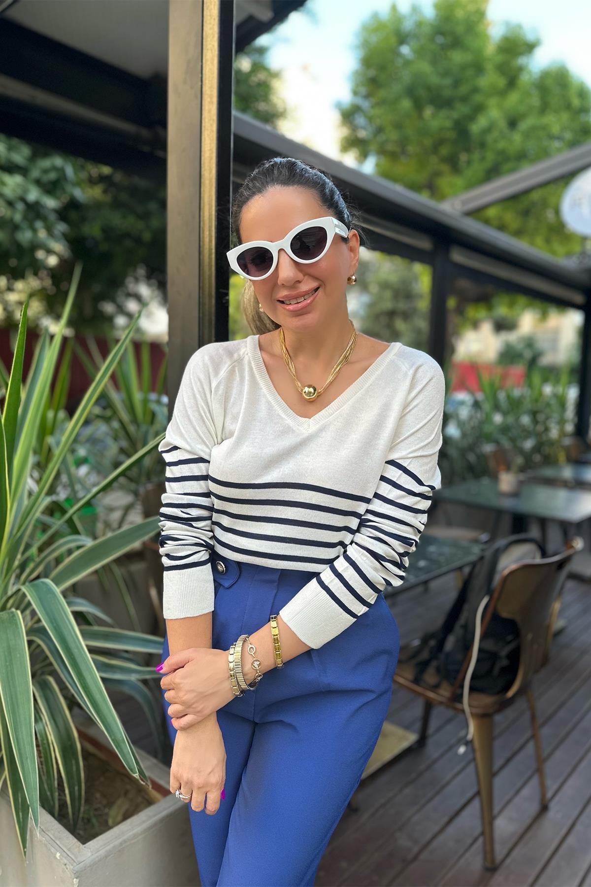 V Yaka Mevsimlik Triko 