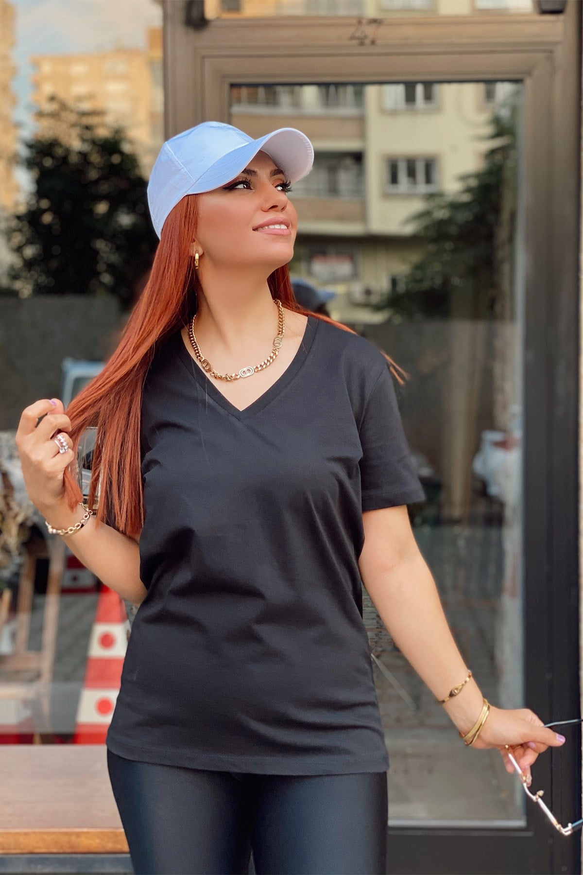 V Yaka Siyah Tshirt