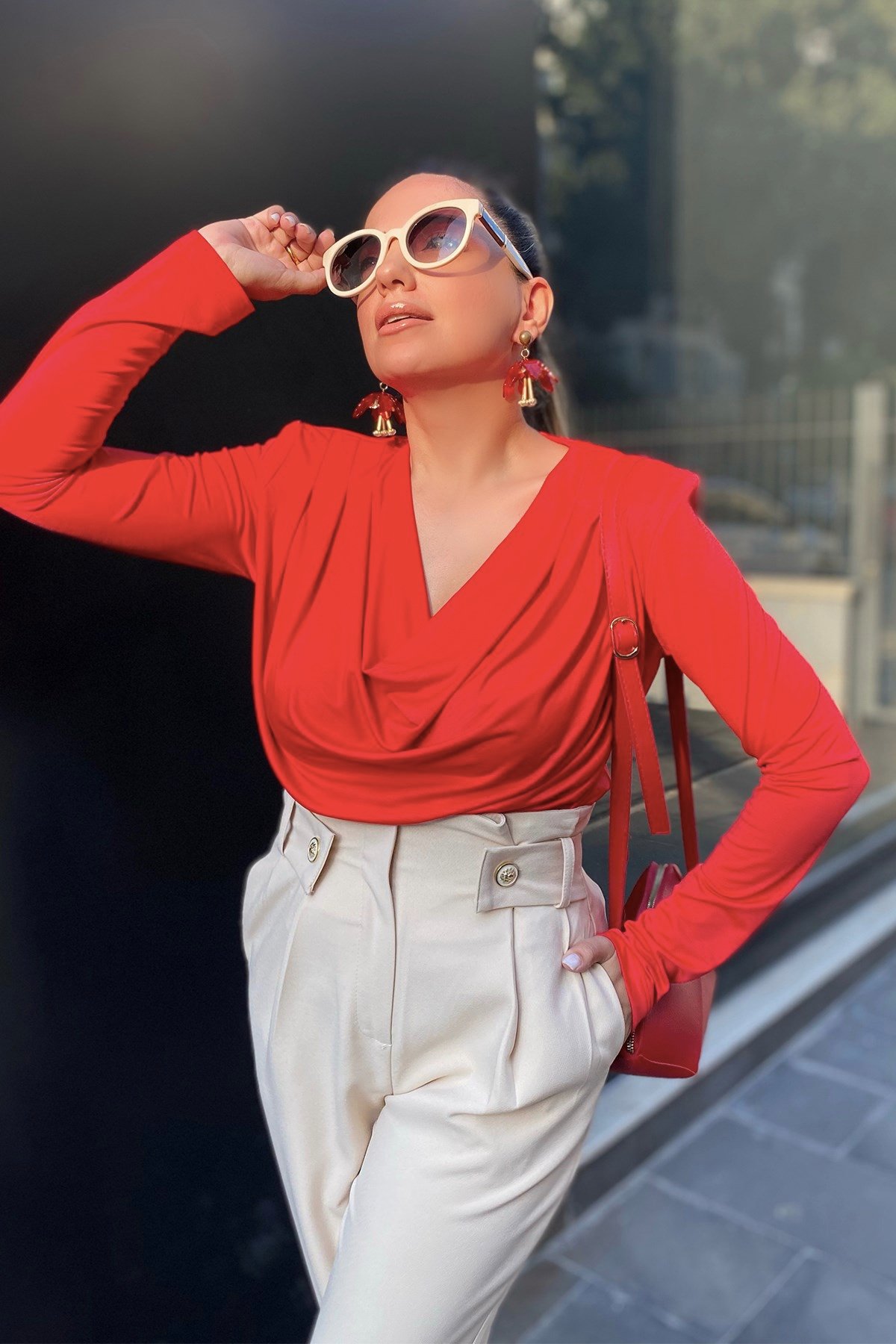 Vatkalı Degaje Yaka Kırmızı Bluz 