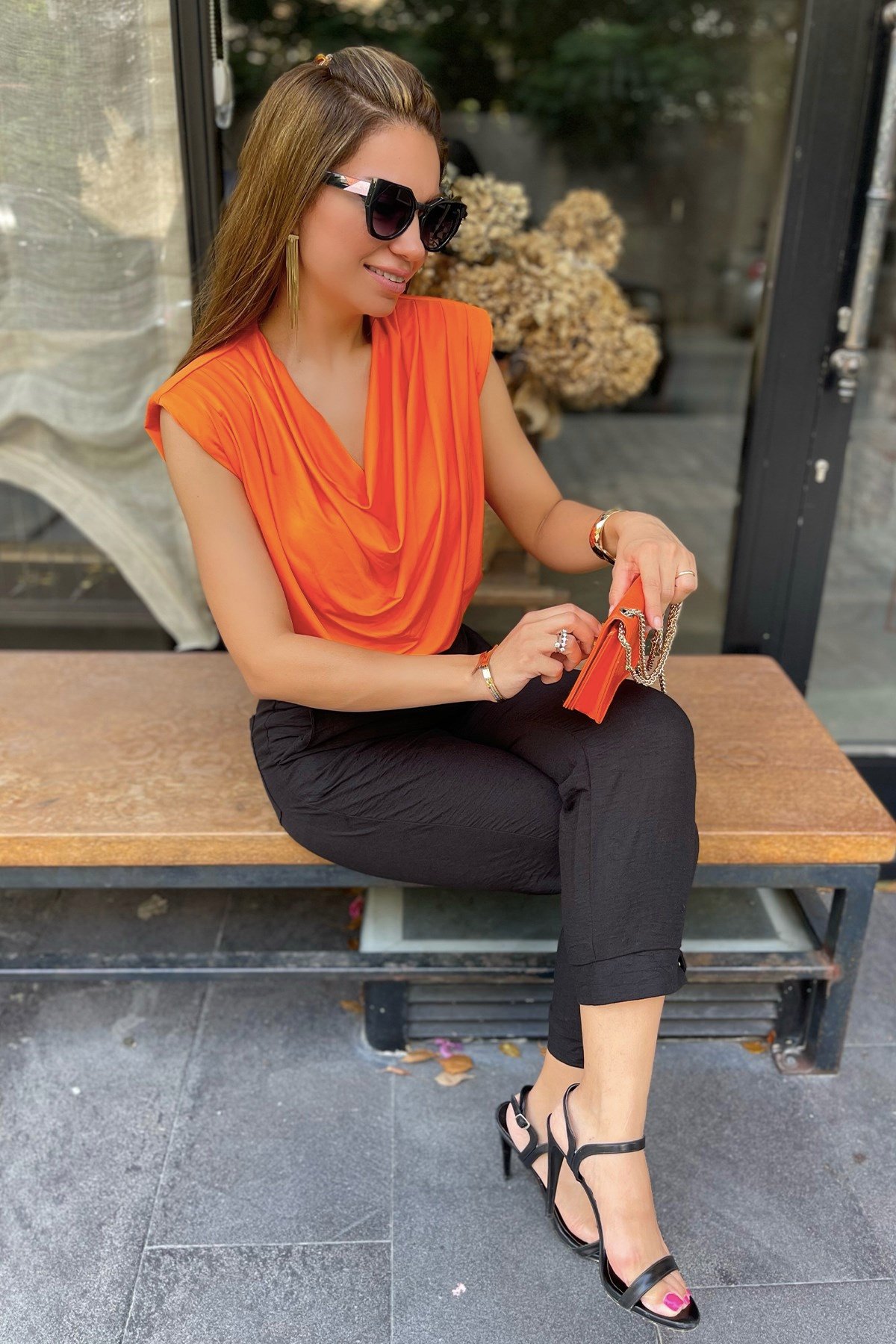 Vatkalı Degaje Yaka Turuncu Bluz 