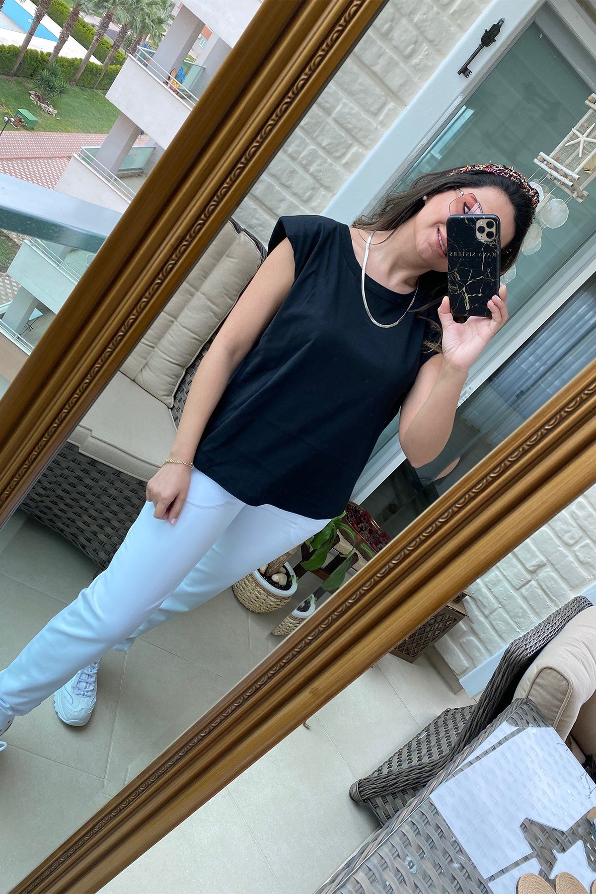 Vatkalı Siyah Basic Tshirt