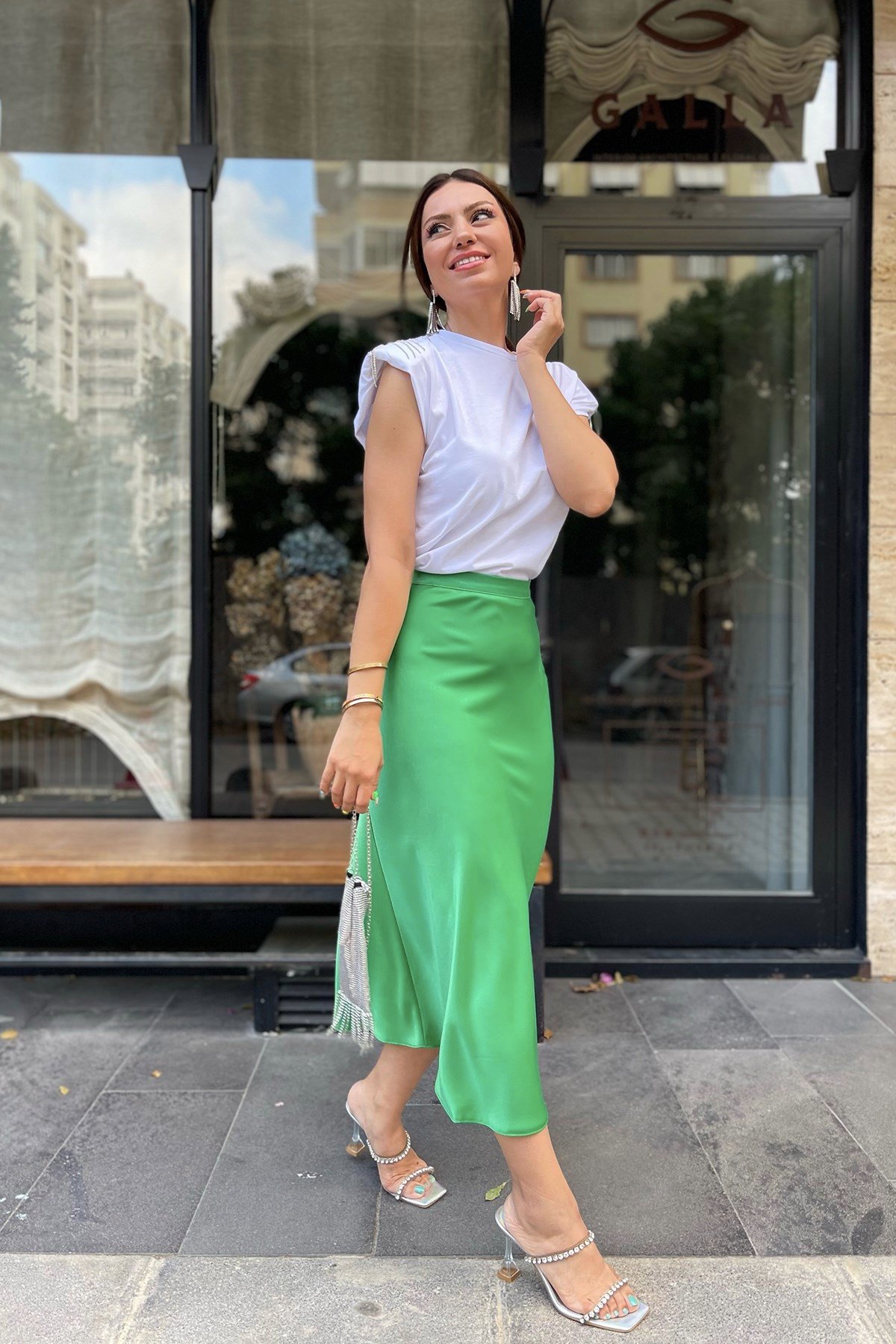 Vatkalı Taşlı Beyaz Tshirt