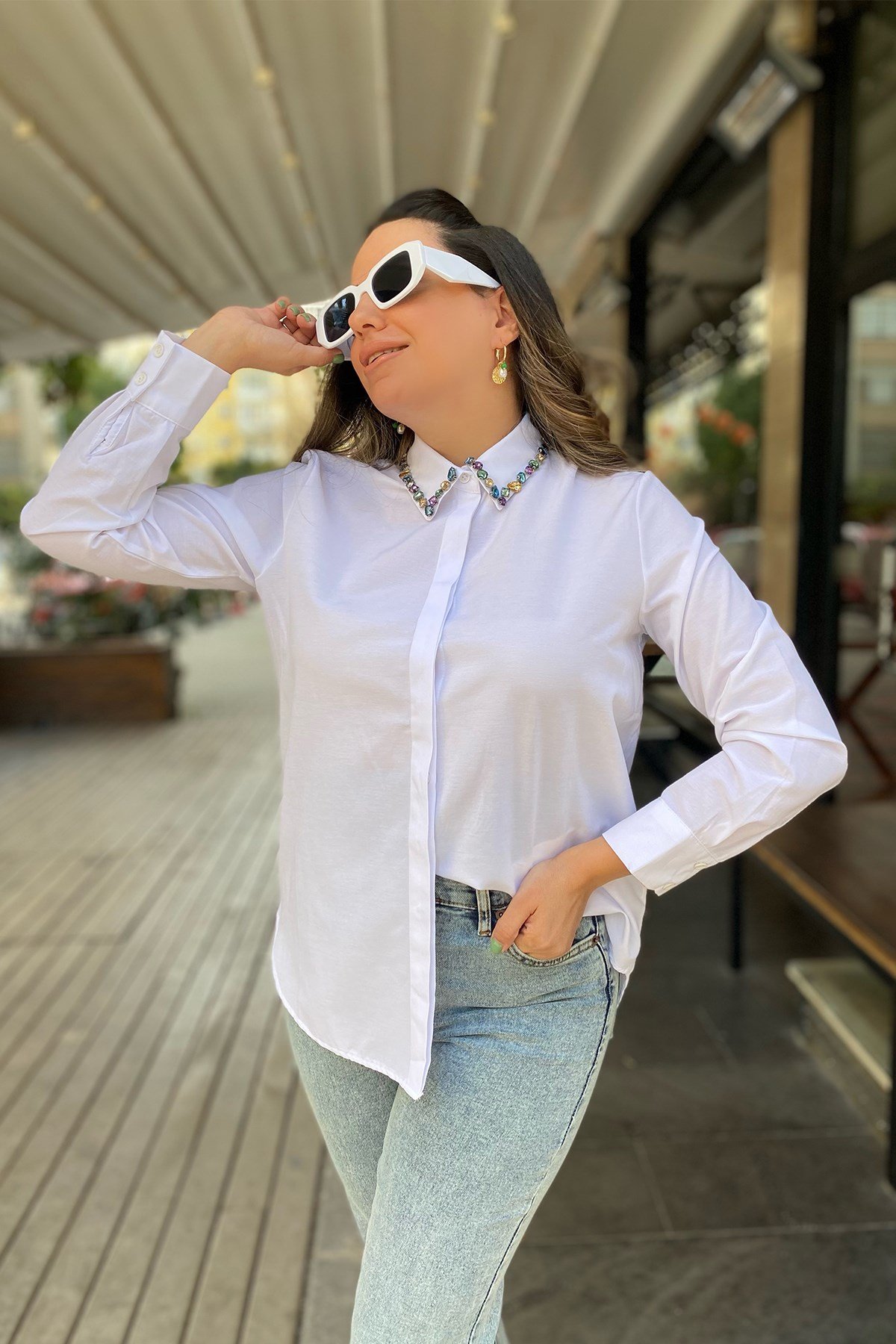 Yaka Taş Detaylı Gömlek