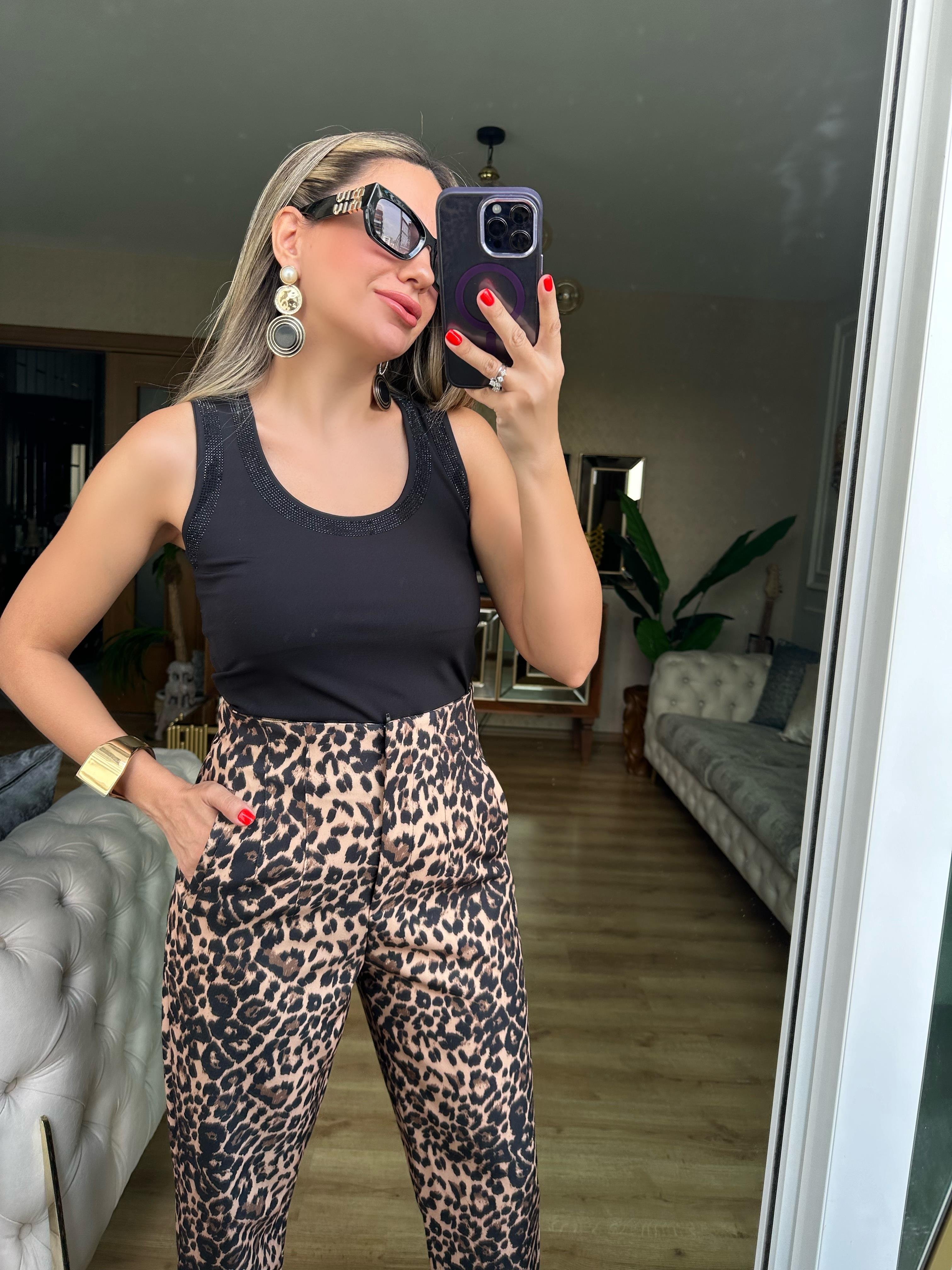 Yakası Taşlı Kolsuz Atlet Bluz