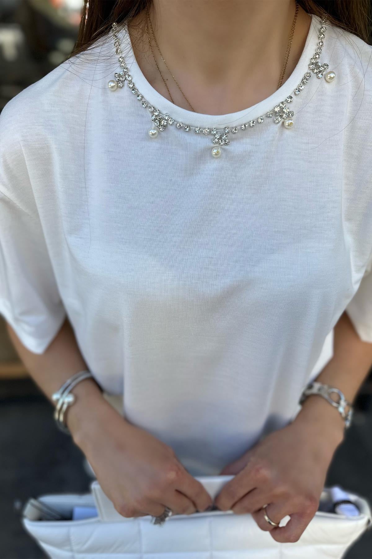 Yakası Taşlı Tshirt