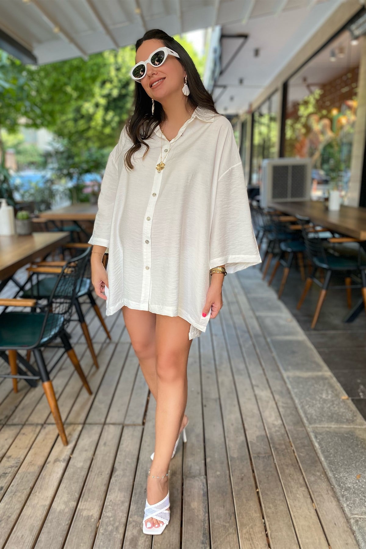 Yanı Yırtmaçlı Beyaz Oversize Gömlek