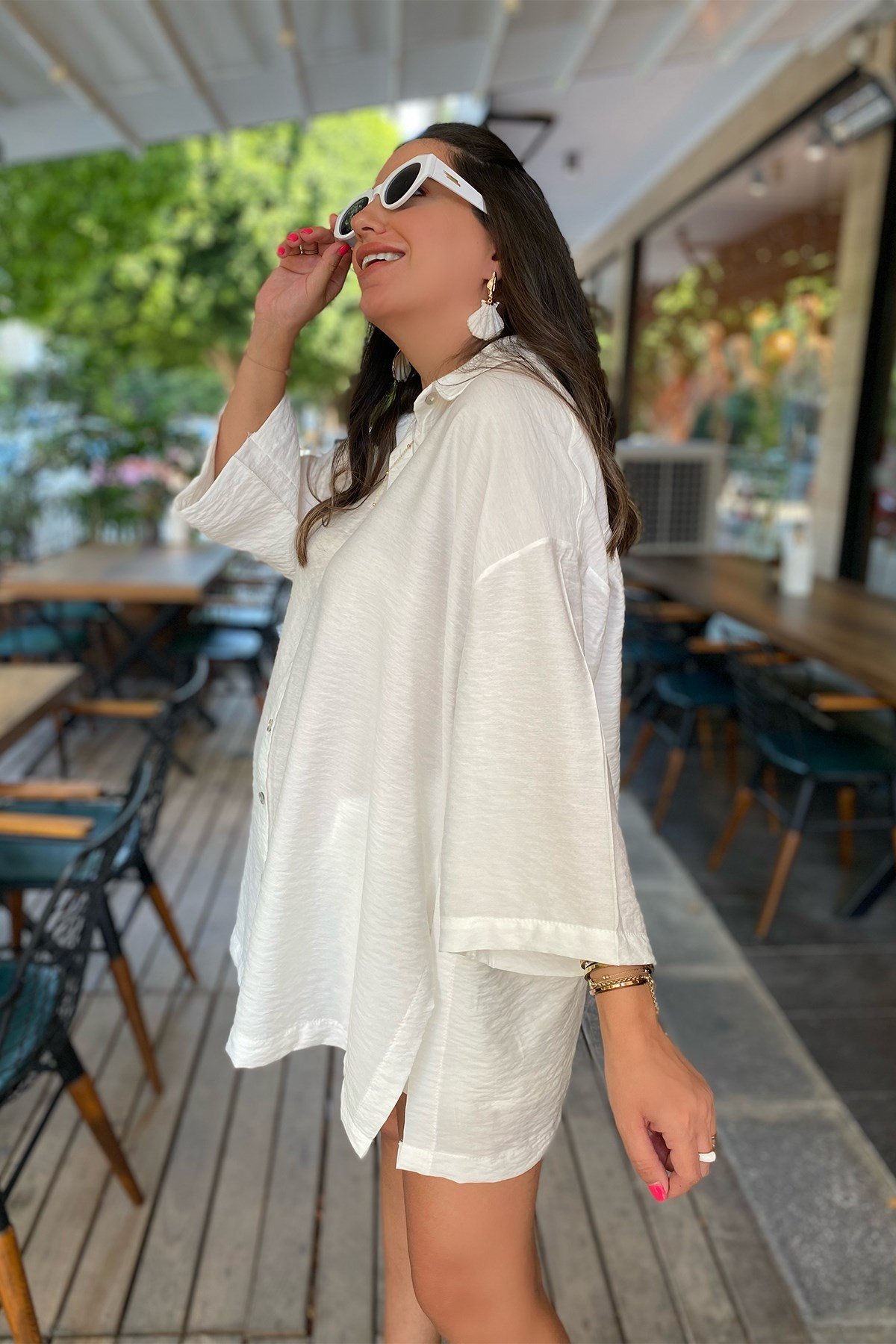 Yanı Yırtmaçlı Beyaz Oversize Gömlek