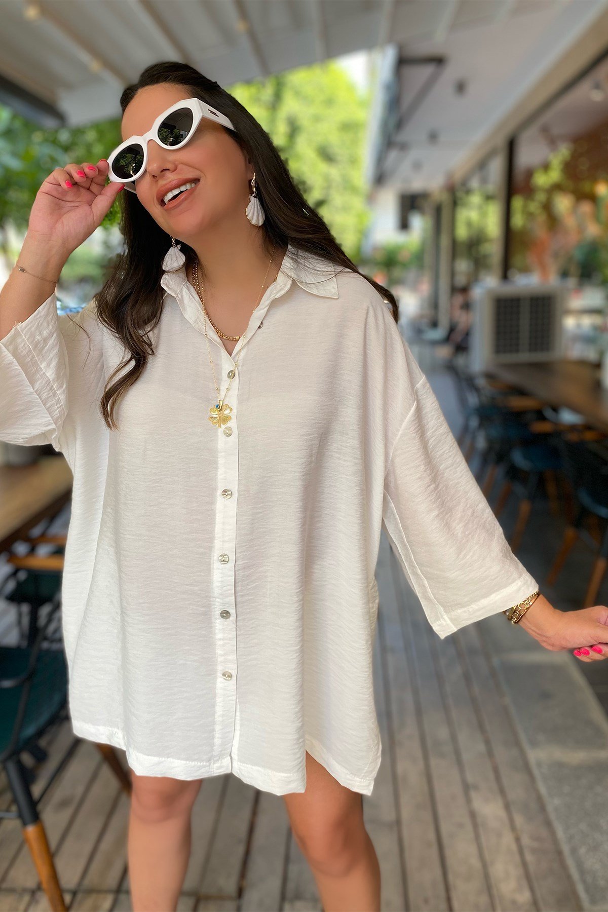 Yanı Yırtmaçlı Beyaz Oversize Gömlek