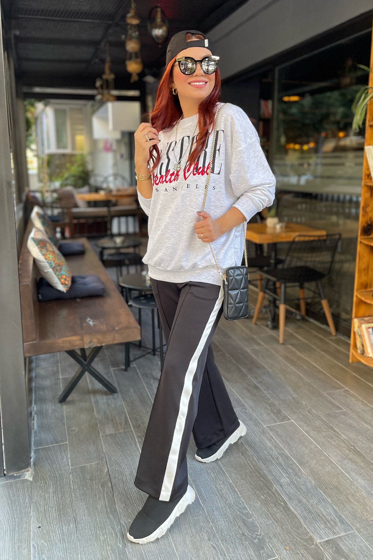 Yanları Şerit Detaylı Siyah Eşofman Pantolon