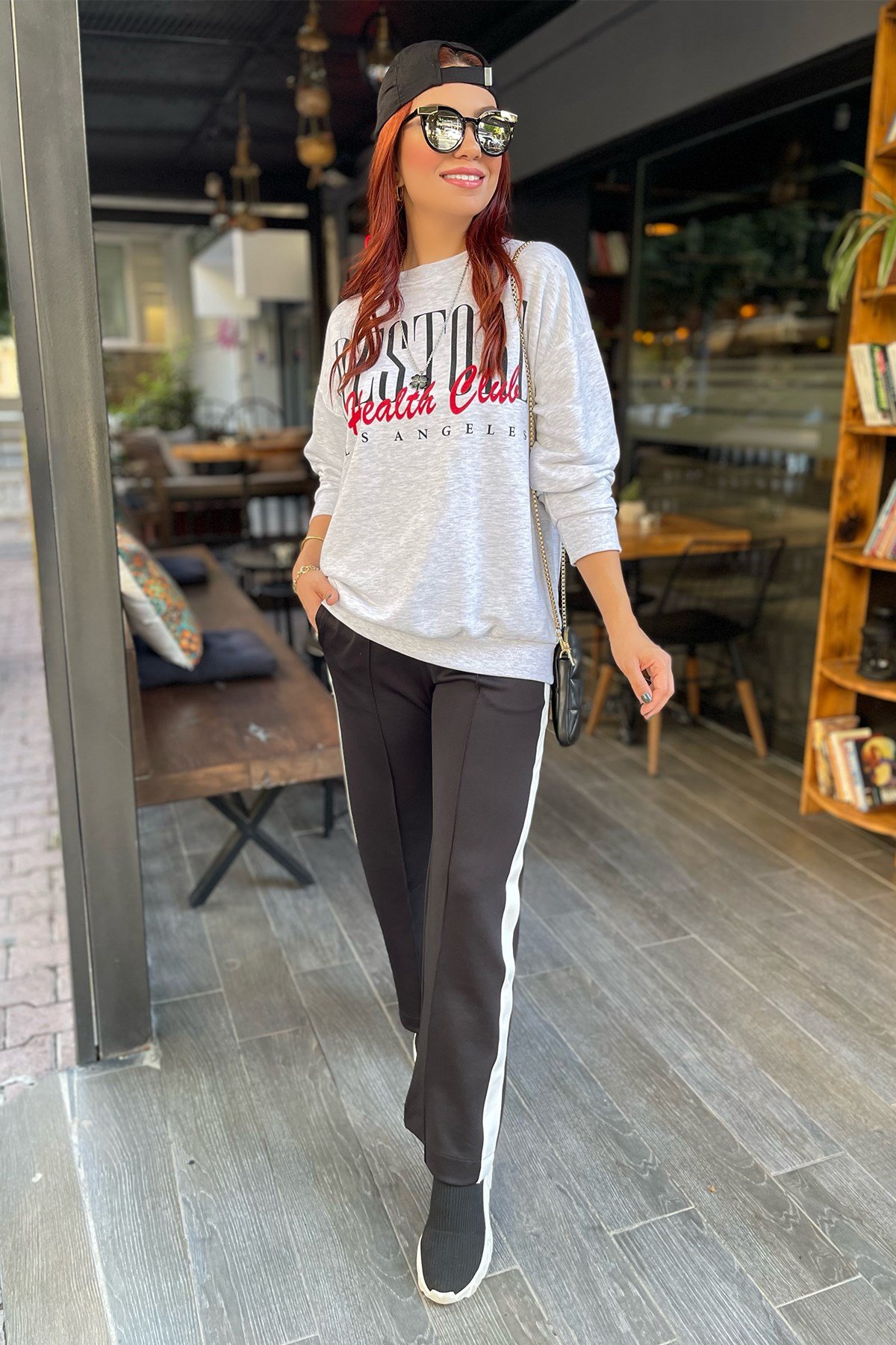 Yanları Şerit Detaylı Siyah Eşofman Pantolon