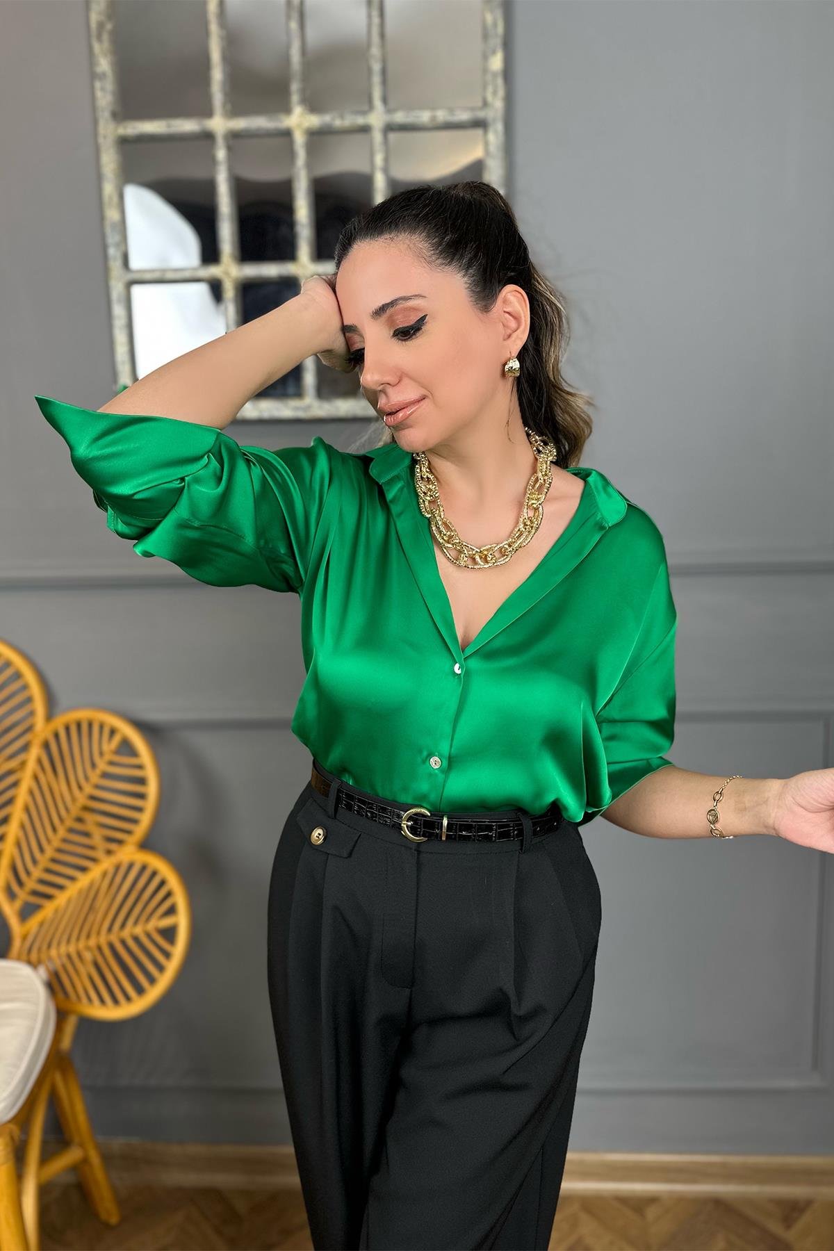 Yeşil Saten Gömlek
