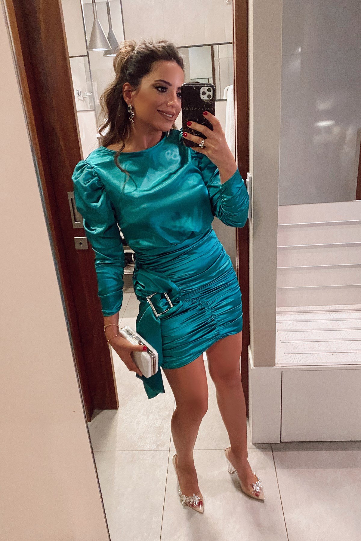 Yeşil Taş Detaylı Drapeli Saten Elbise