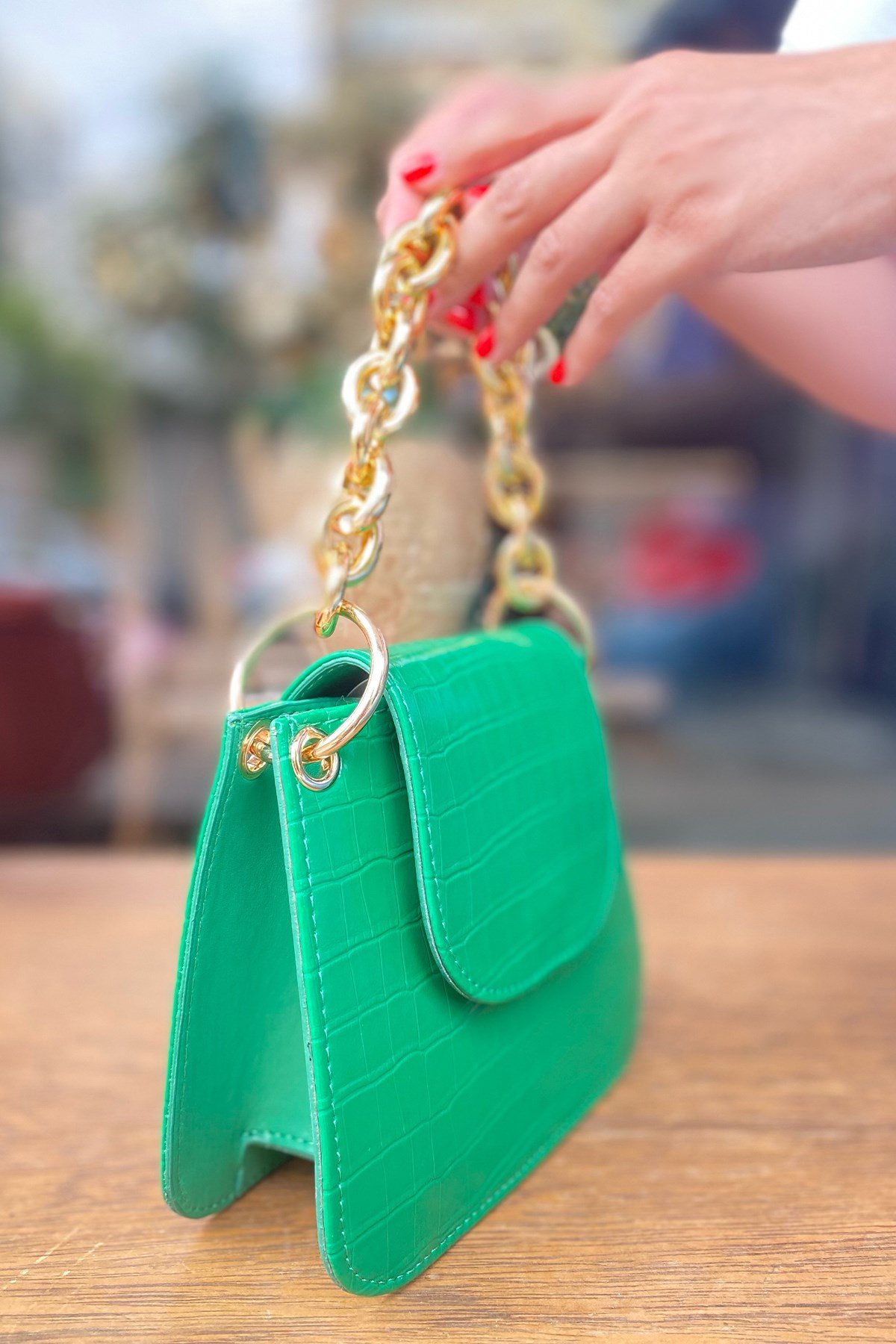 Zincirli Yeşil Rugan Çanta