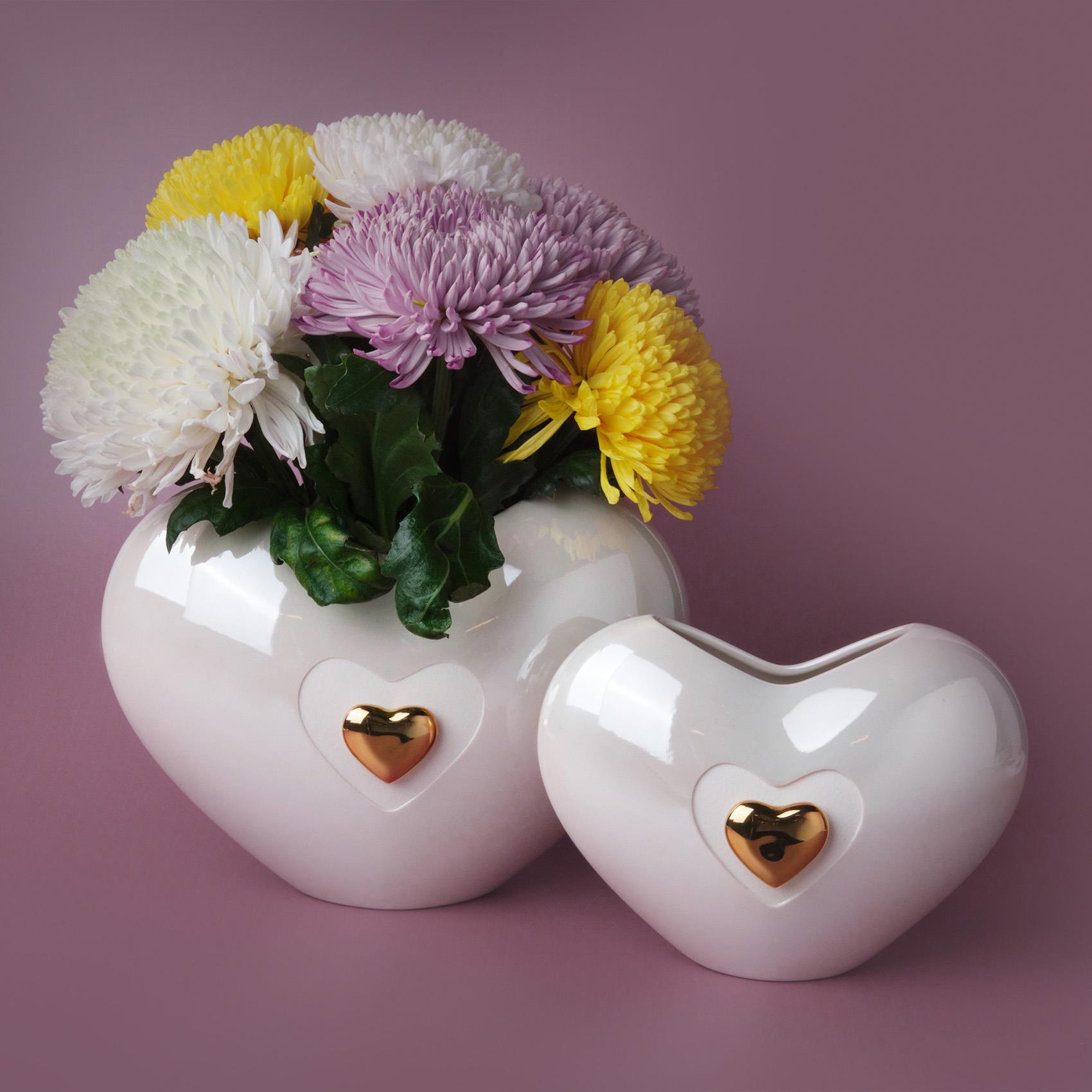 Heart Small Vase with Gold Detail 