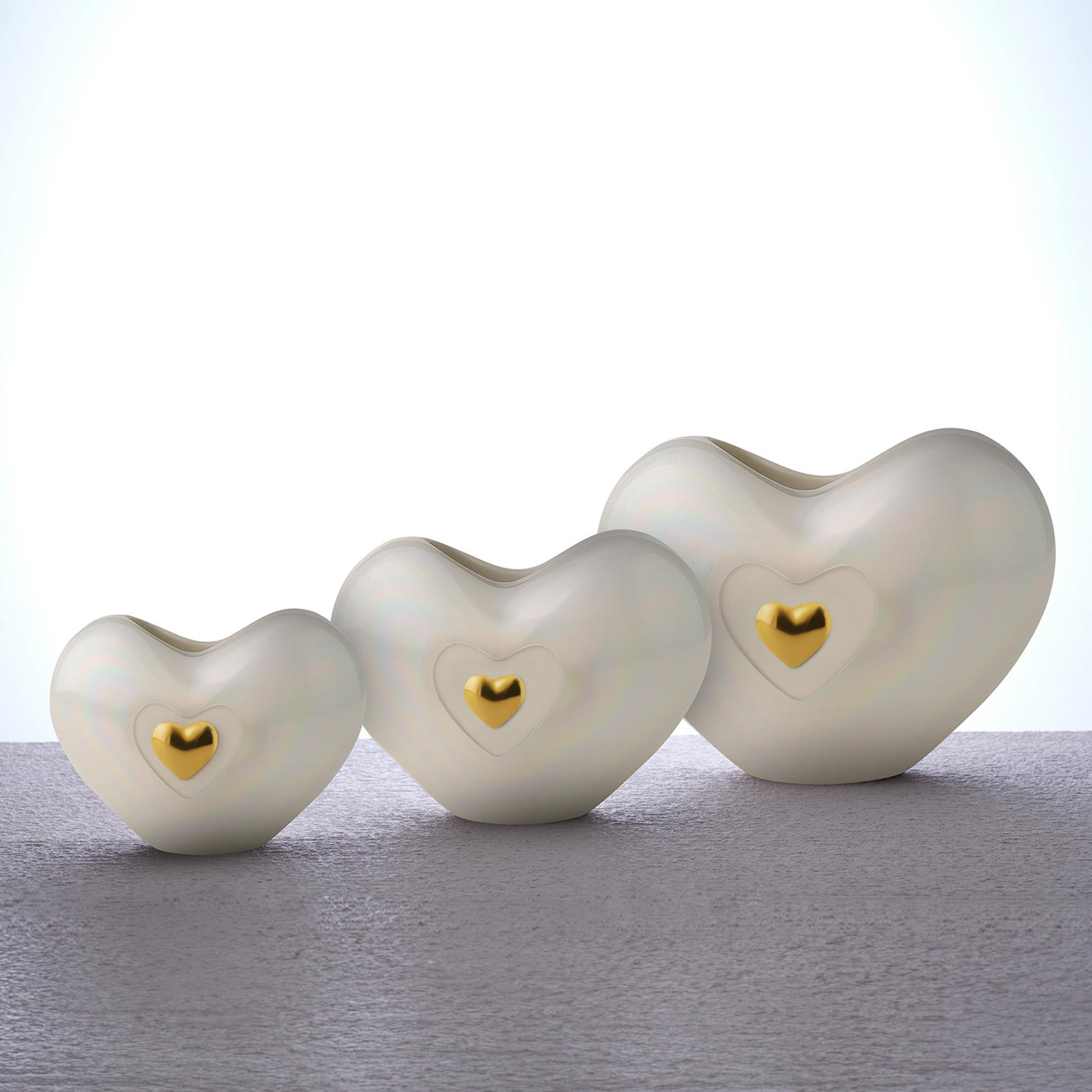 Heart Medium Vase with Gold Detail 