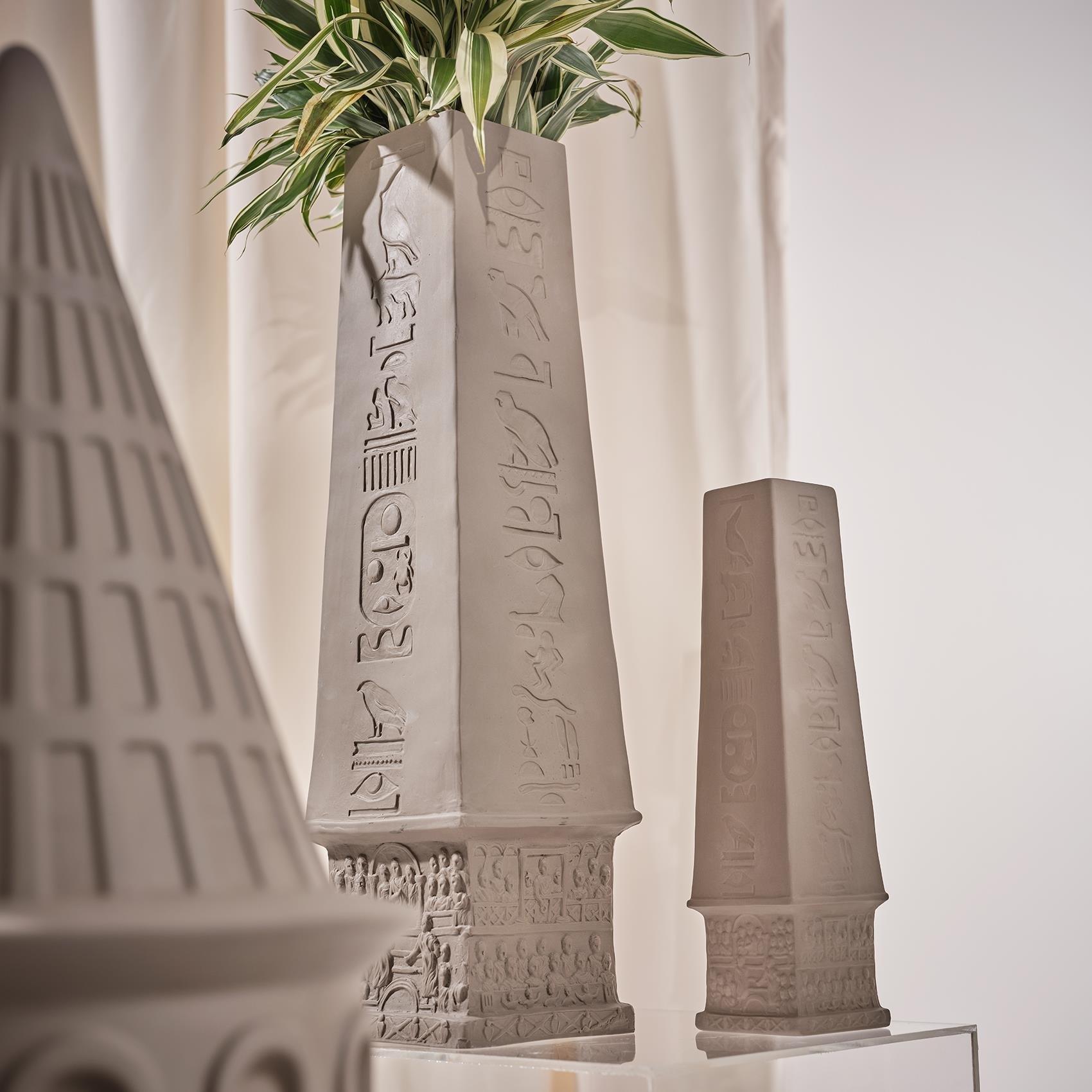 Origins: İstanbul Obelisk Medium Vase Rock 