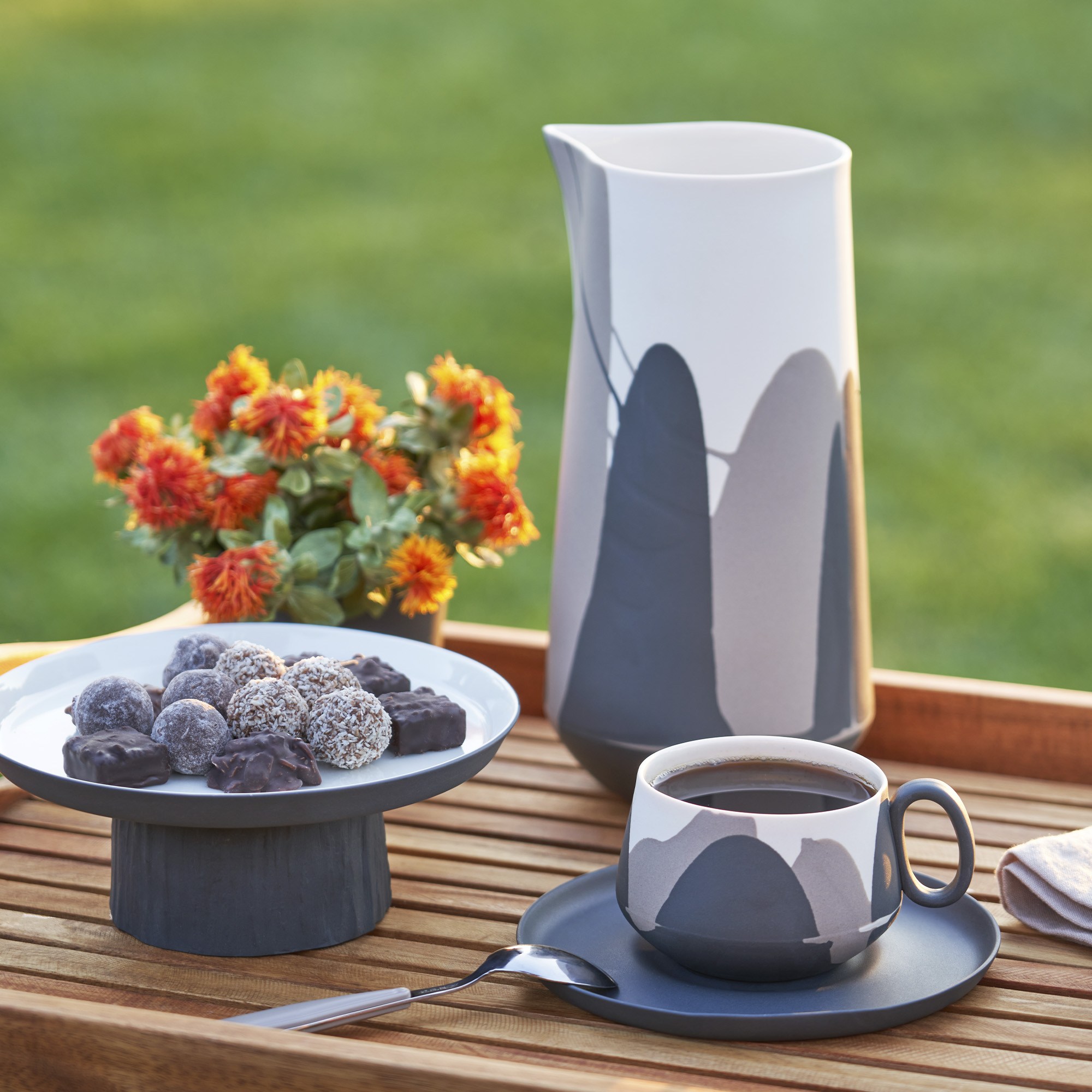 Tube Coffee/Tea Cup with Saucers Set of 2 Colour Wave Black - Black & Rock & Ivory 