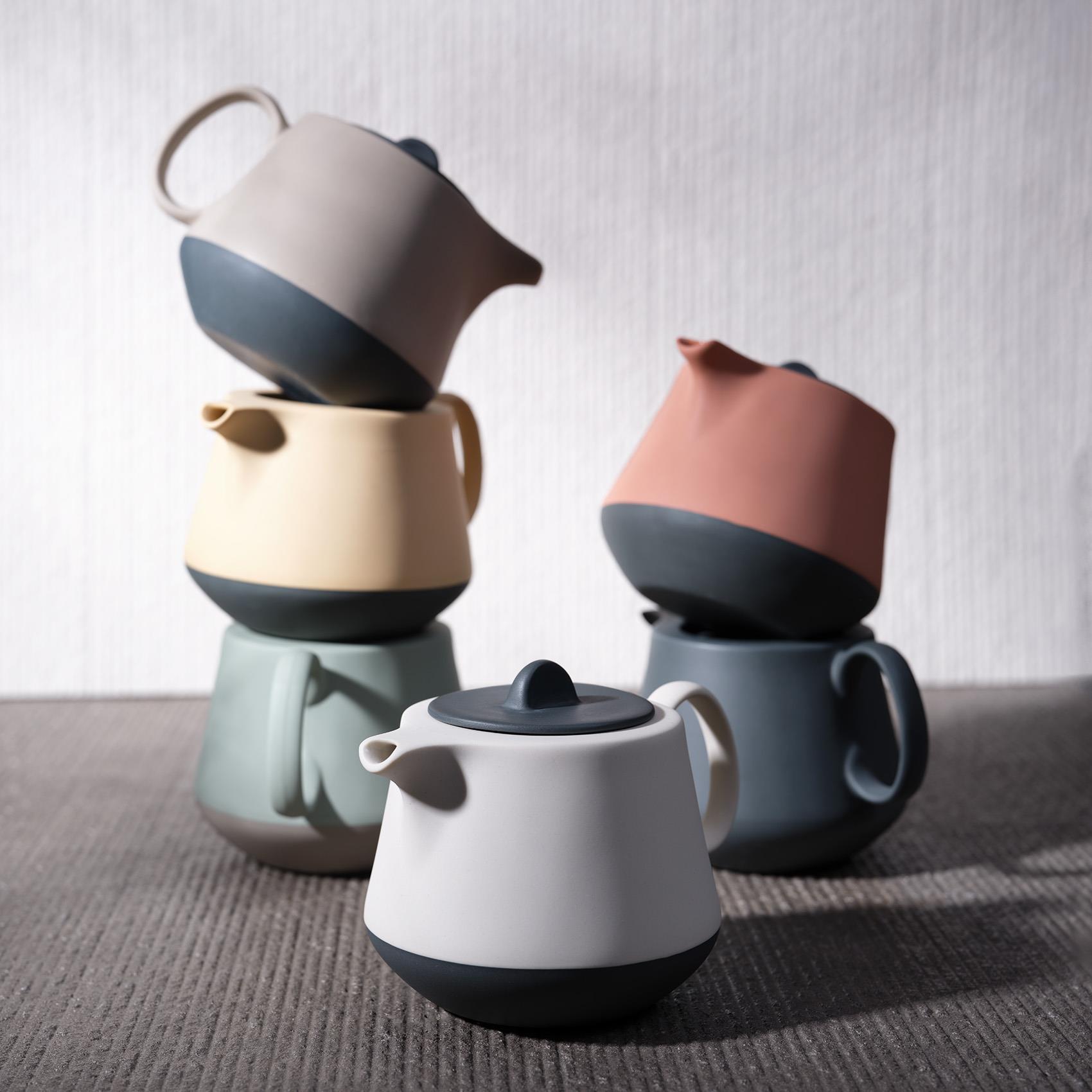 Tube Collection Teapot with Strainer Black & Coral-Black 