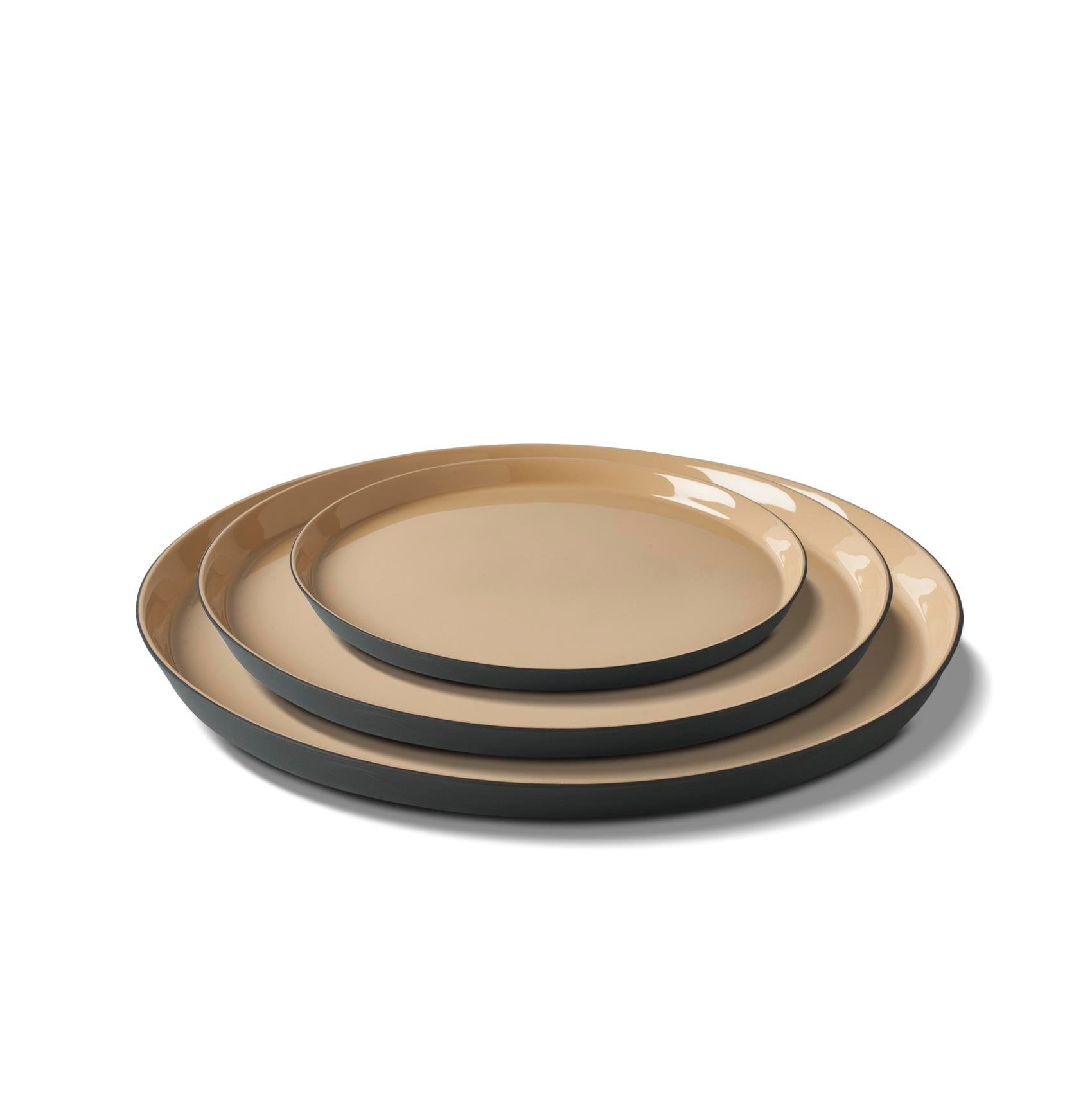 Round Plate Set Black & Straw