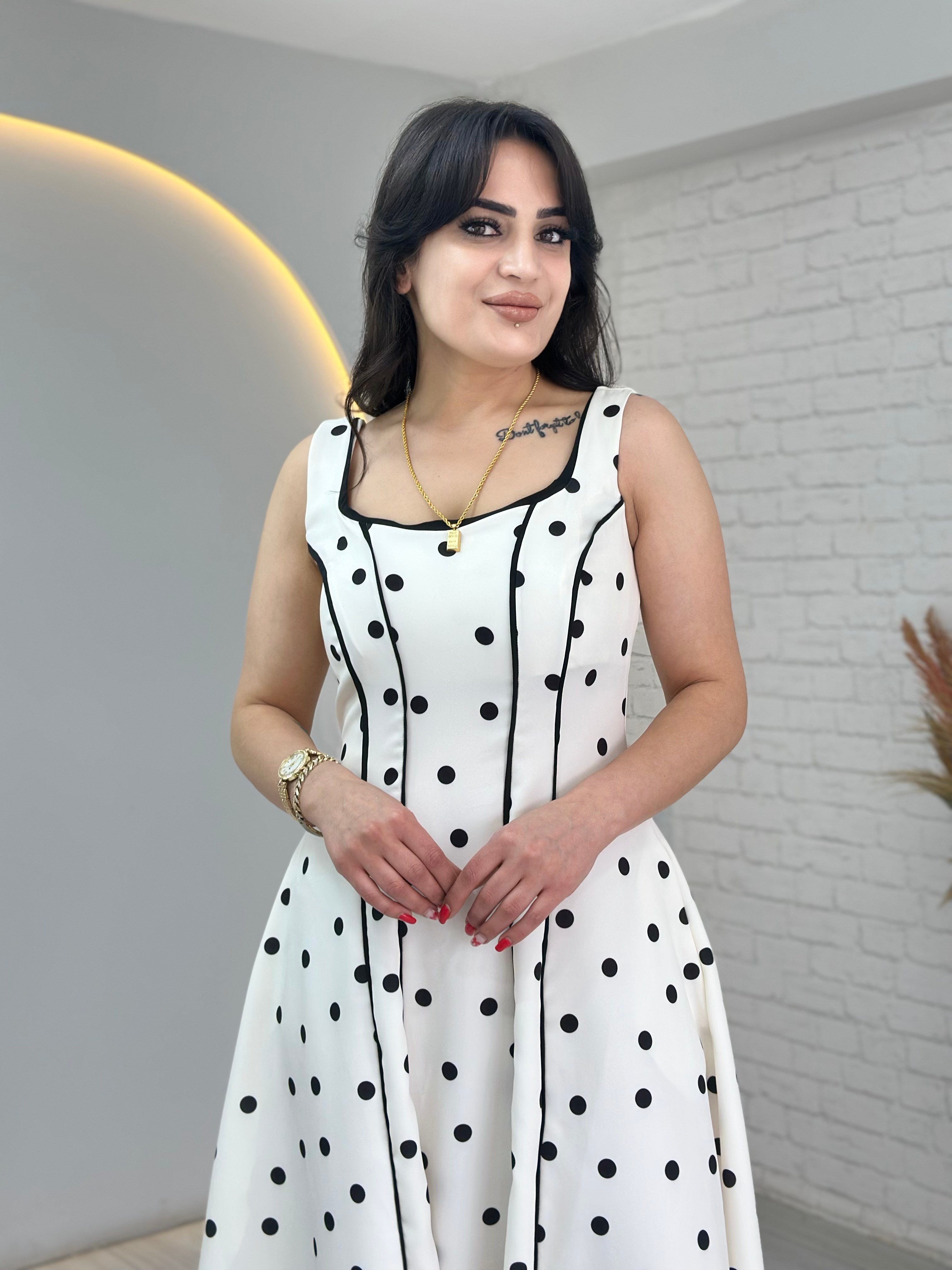 Anka Beyaz Biyeli Kare Yaka Puantiyeli Midi Boy Elbise D101