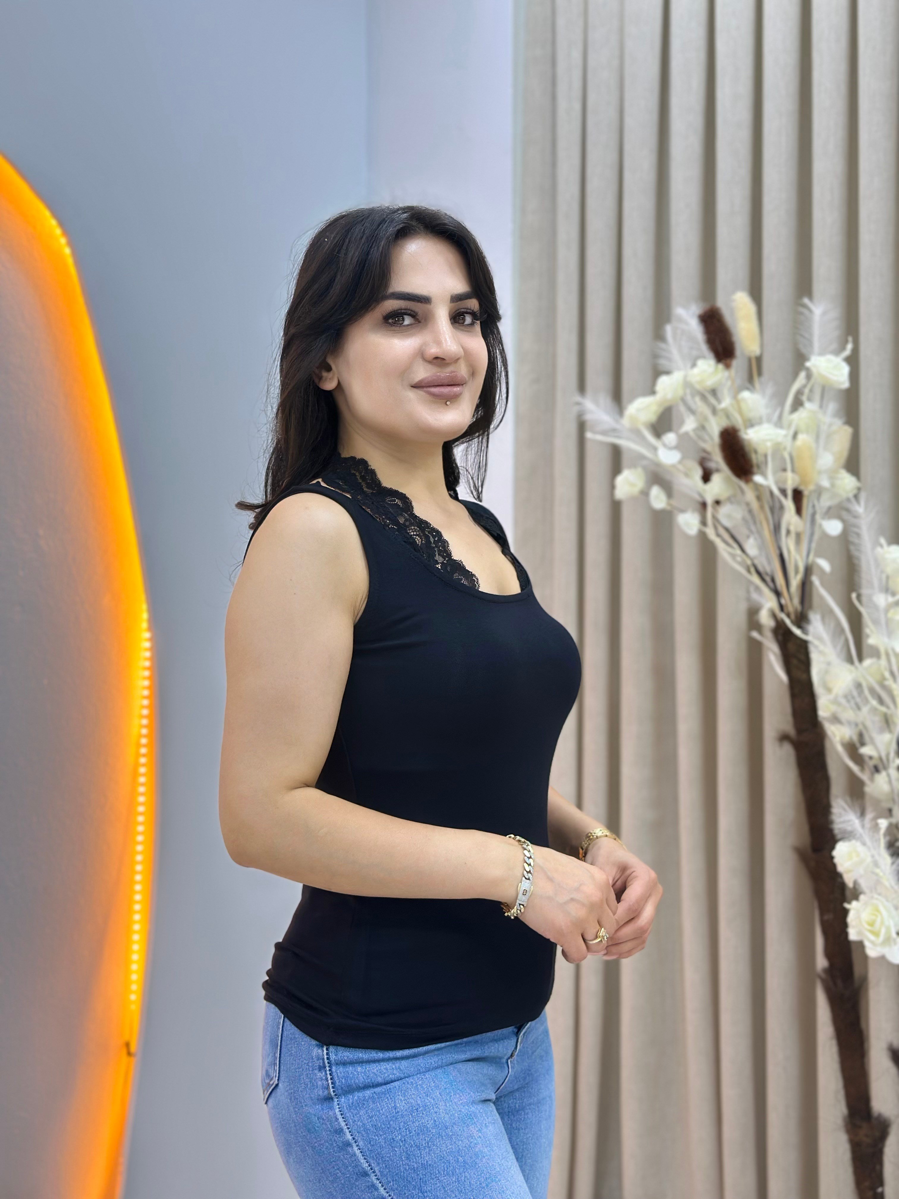 Bade Siyah U Yaka Dantel Detaylı Pamuklu Atlet D158