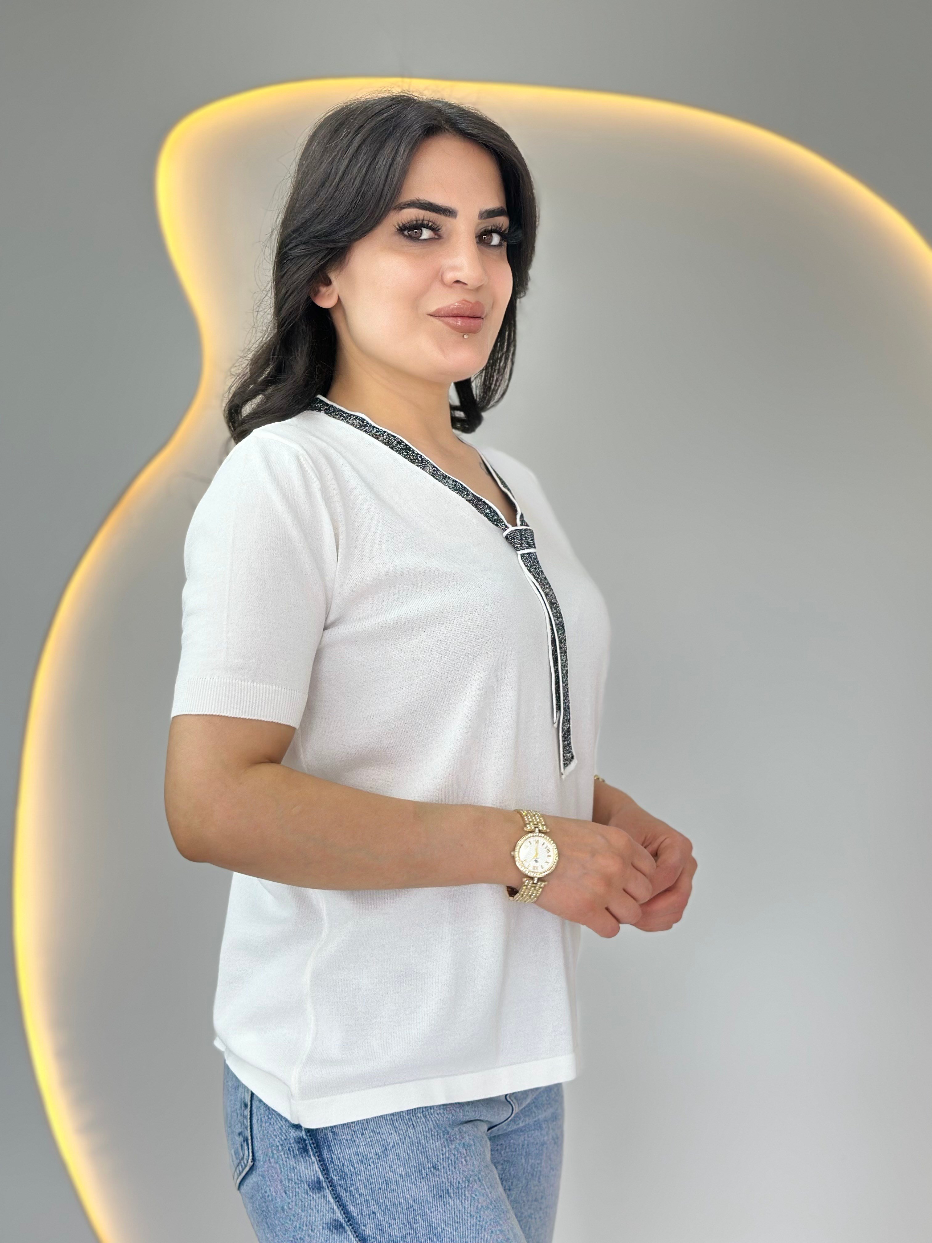 Figo Beyaz V Yaka İnce Fular Detaylı Merserize Bluz D130