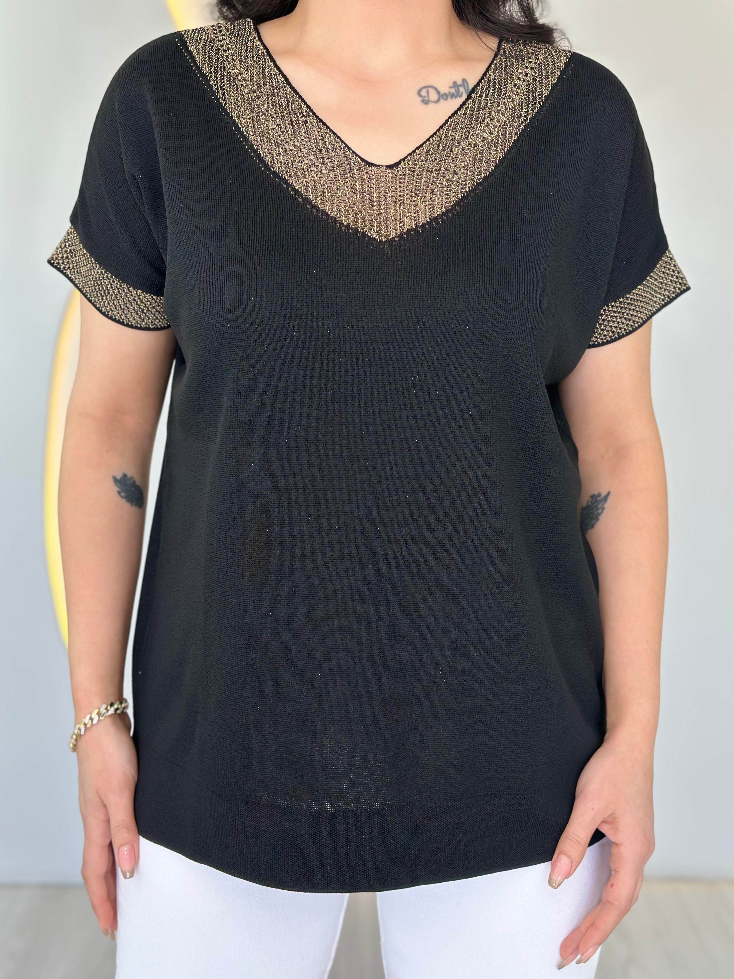 Fione Siyah V Yaka Sim İşlemeli Merserize Bluz D016