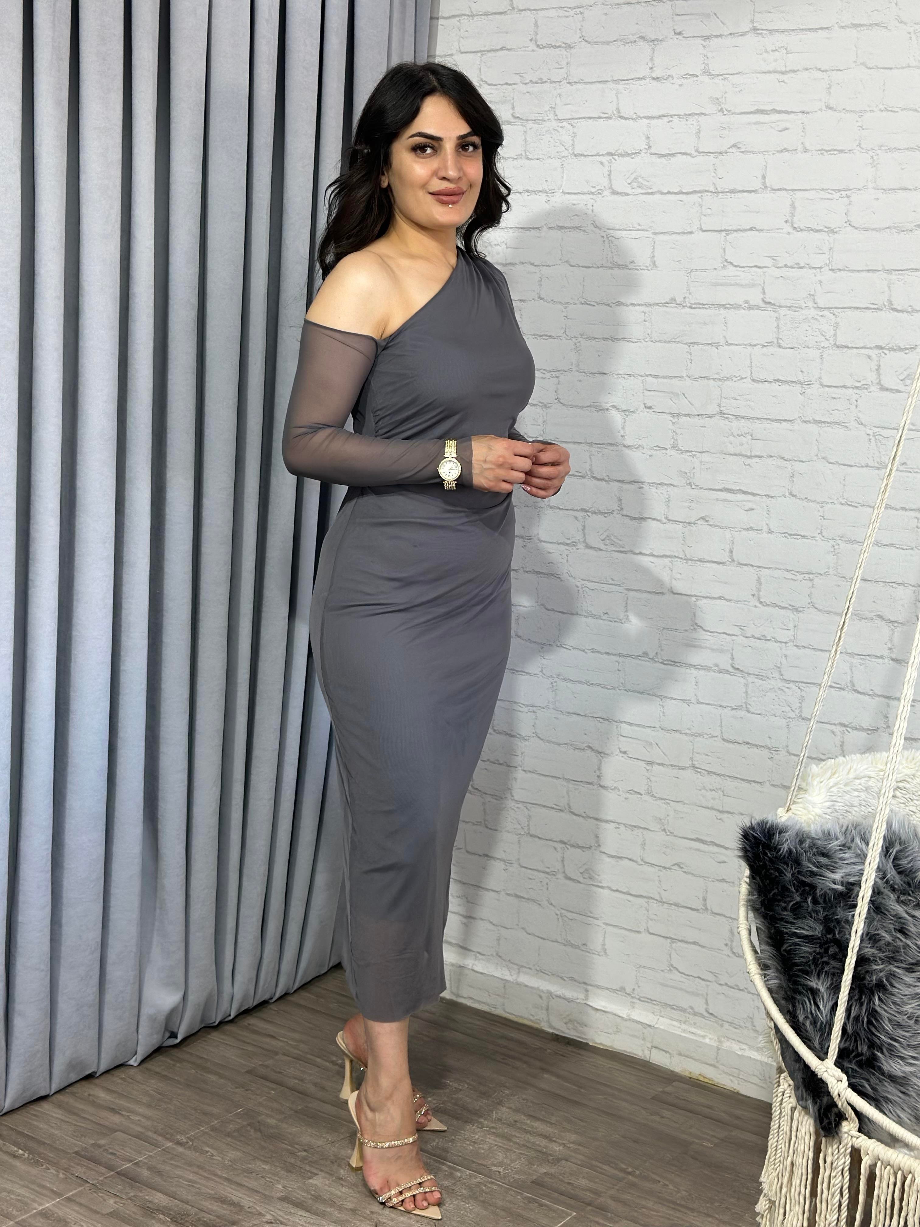 Gri Astarlı Omuz Dekolteli Elbise