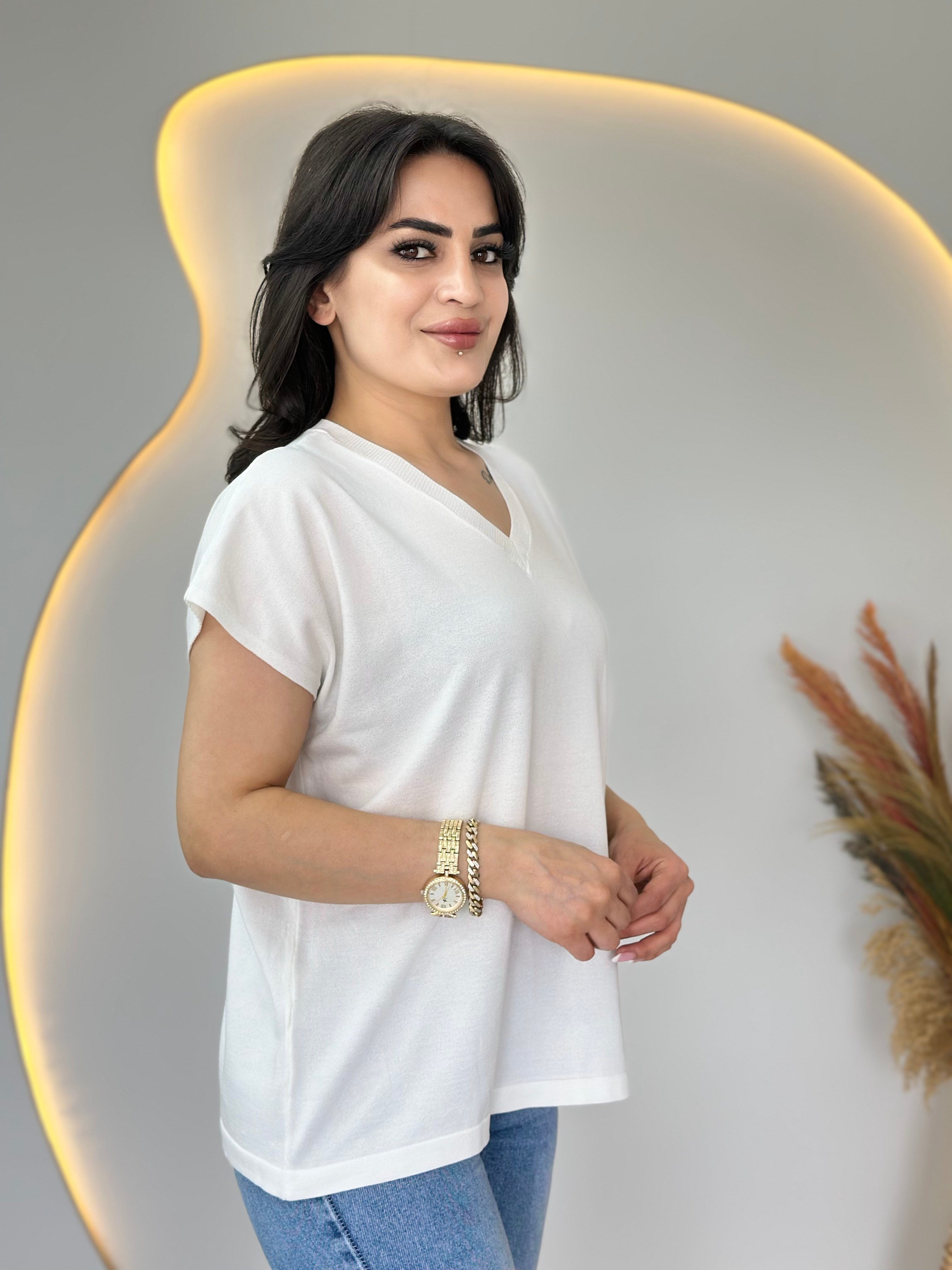 İza Beyaz V yaka Düşük Omuzlu Kısa Kollu Merserize Bluz D108