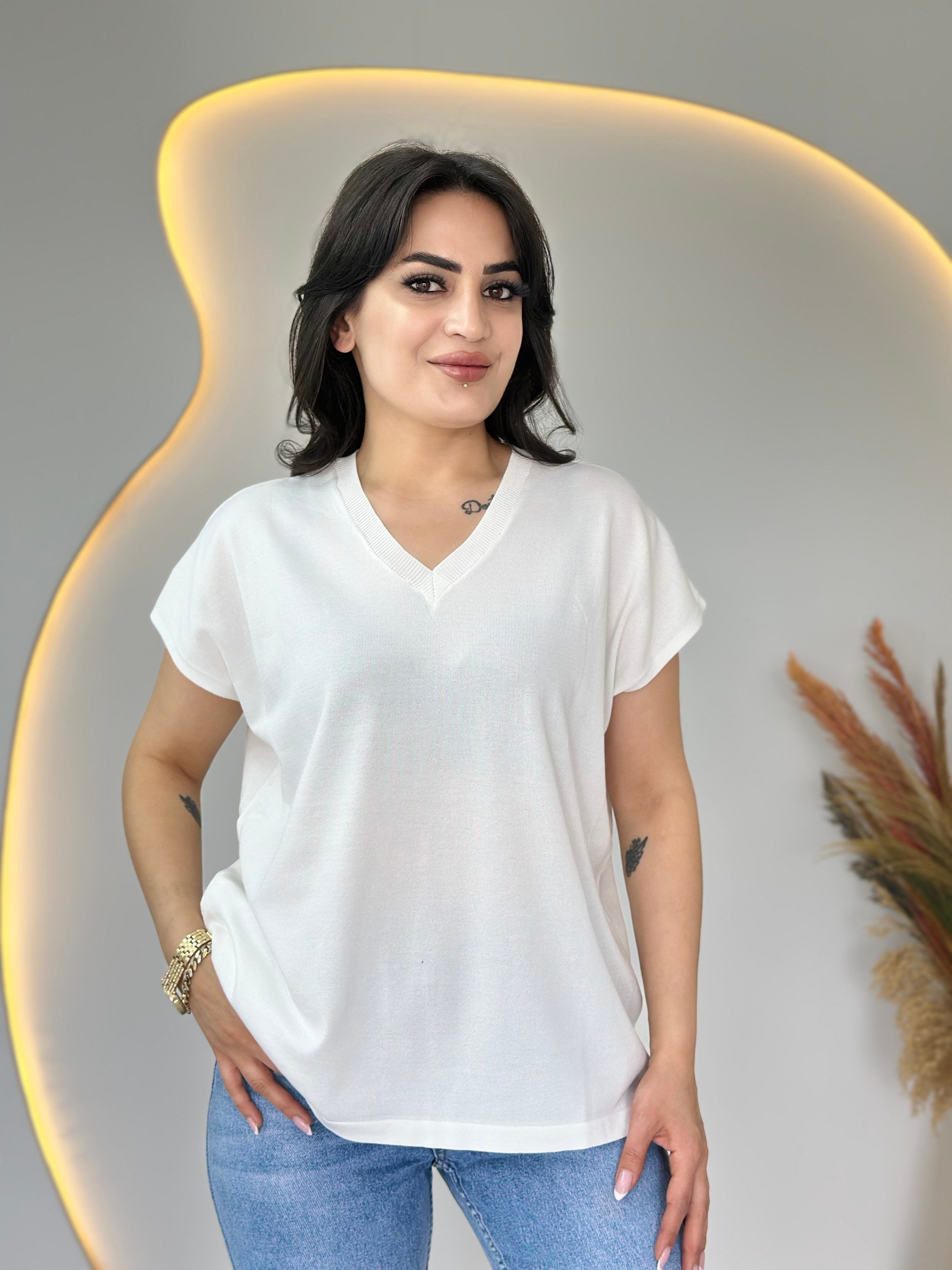 İza Beyaz V yaka Düşük Omuzlu Kısa Kollu Merserize Bluz D108