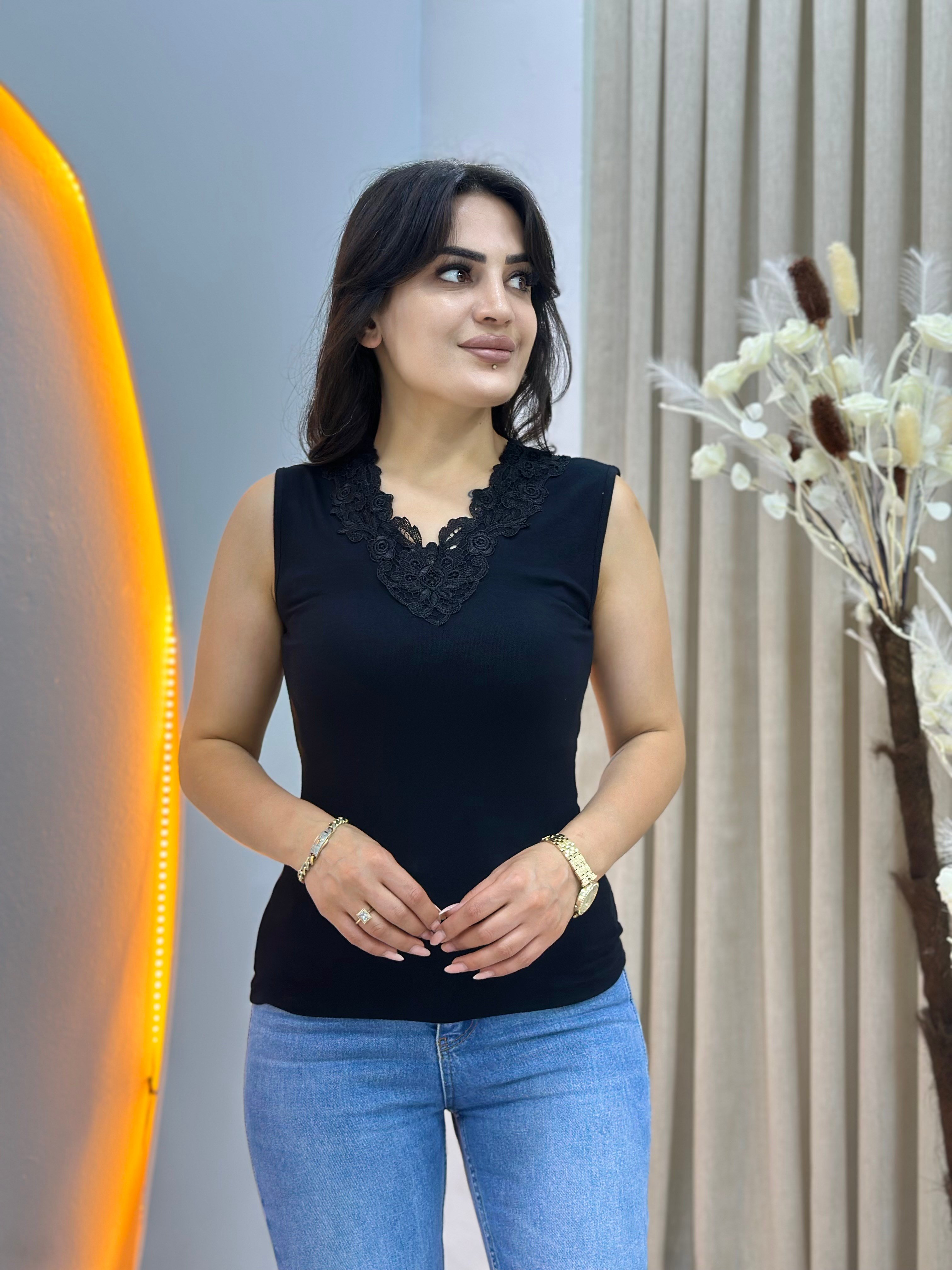 Lalin Siyah V Yaka Güpür Dantelli Kalın Askılı Atlet D151