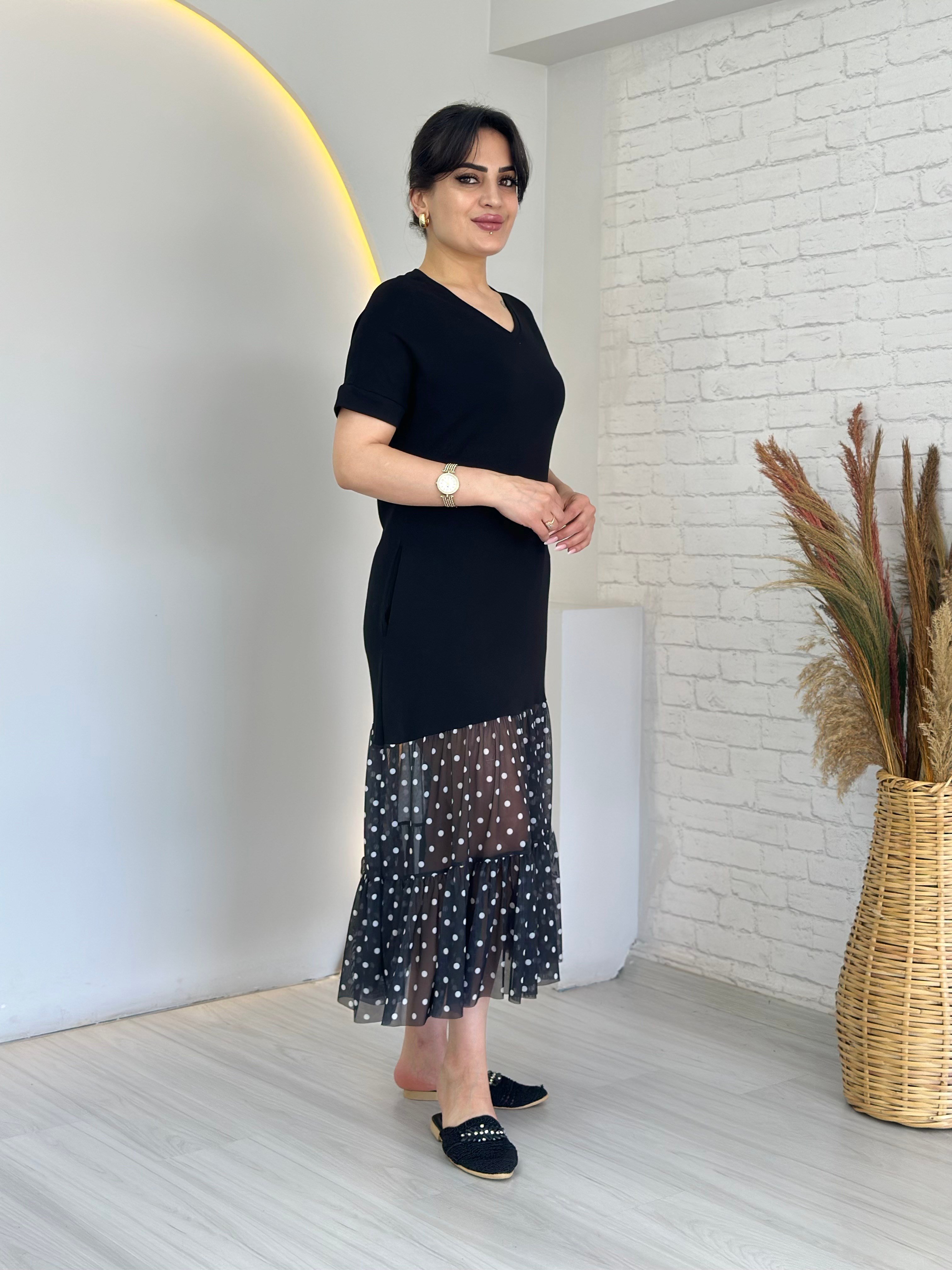 Larin Siyah V Yaka Puantiye Detaylı Midi Boy Elbise D134