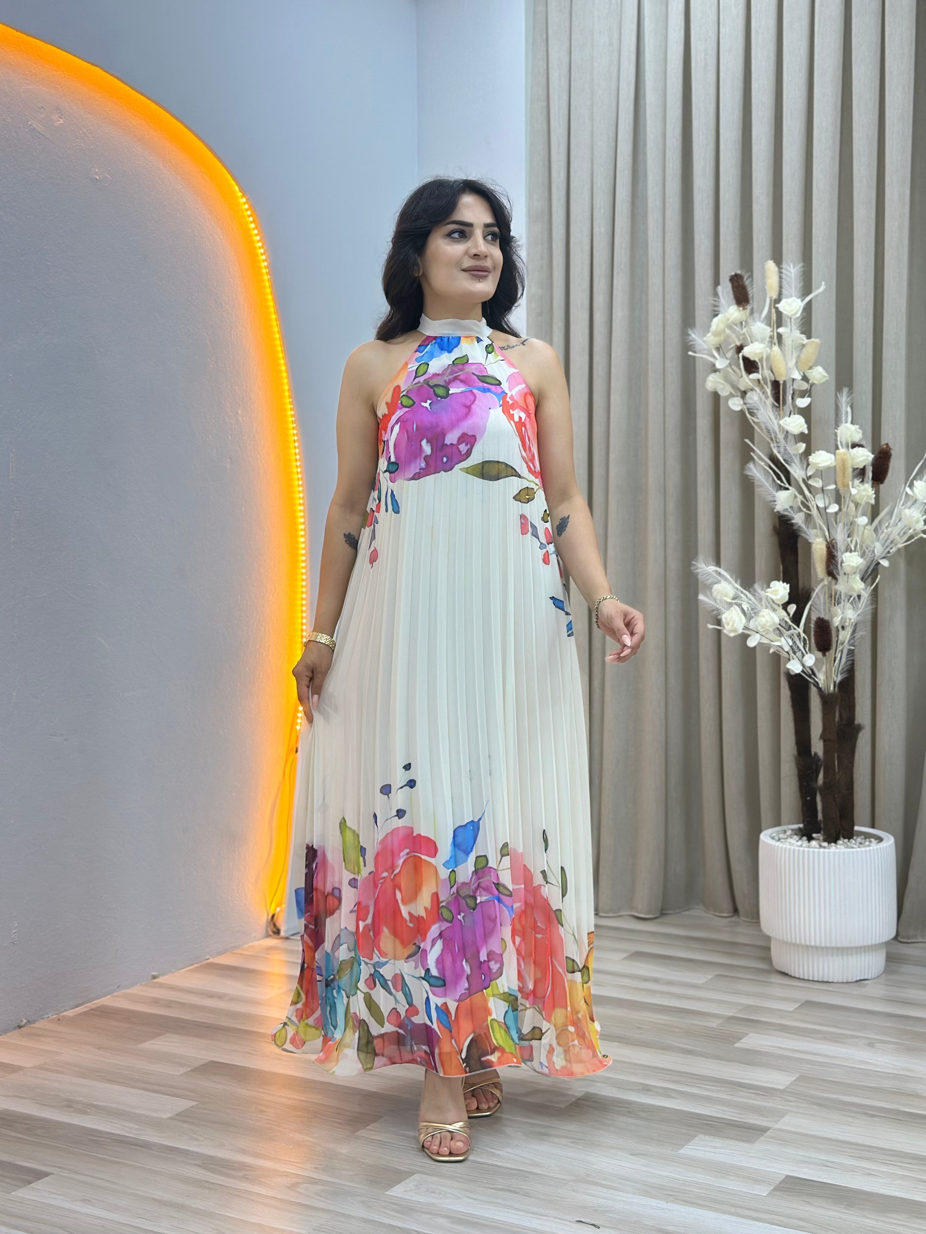 Lavinya Ekru Halter Yaka Çiçek Desenli Astarlı Plisoley Şifon Elbise D148