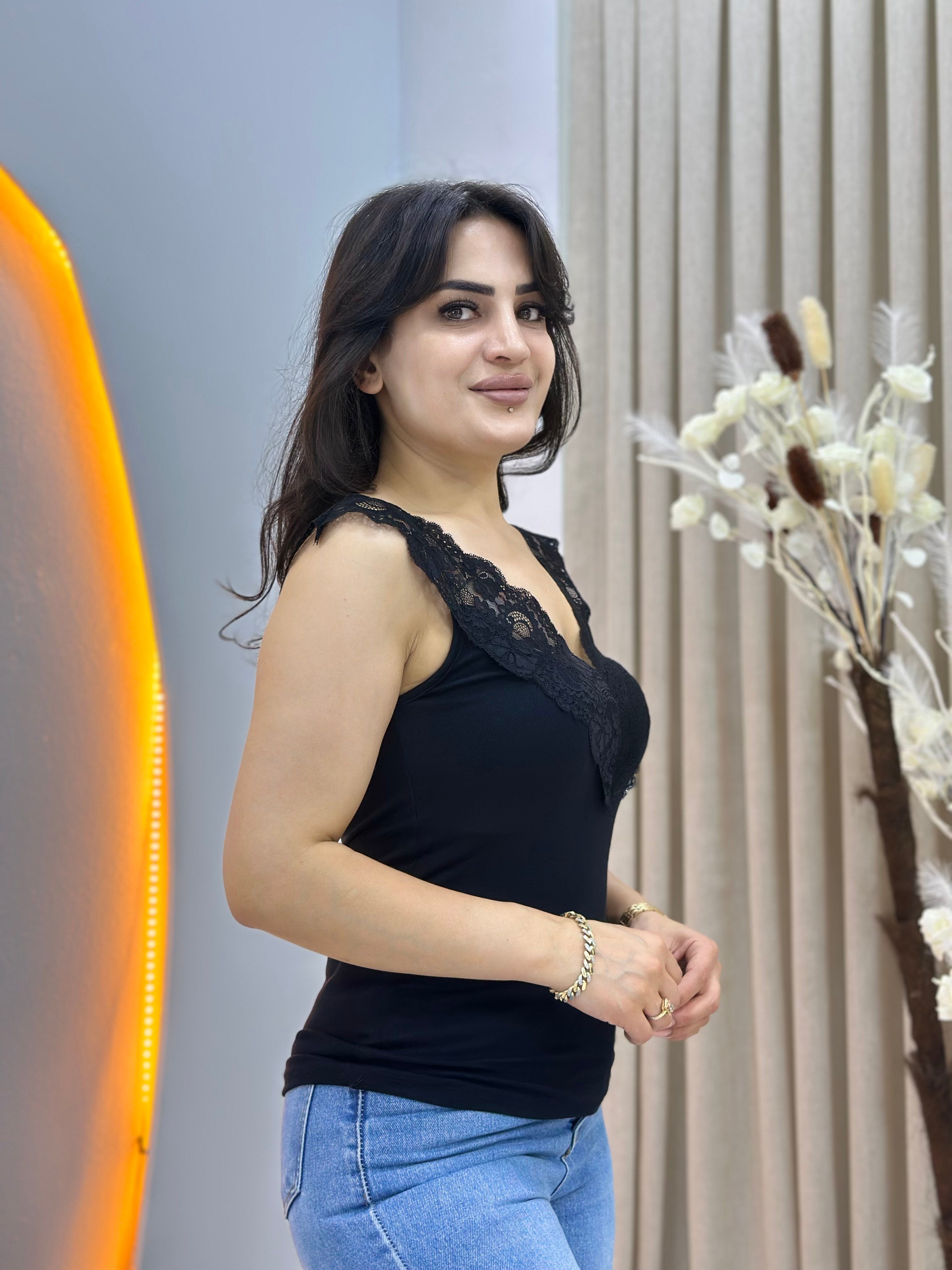 Libo Siyah V Yaka Güpür Dantelli Atlet D154