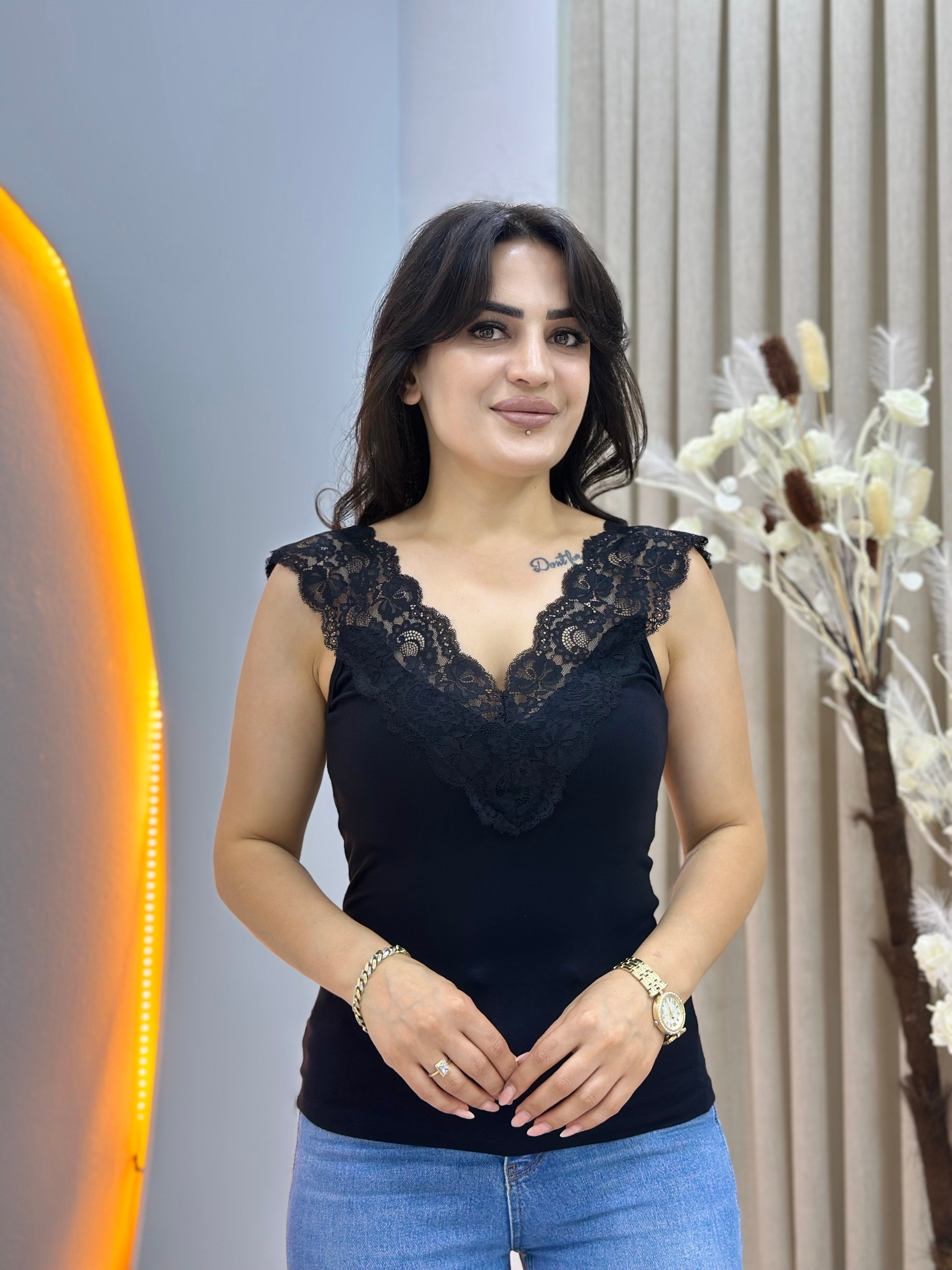 Libo Siyah V Yaka Güpür Dantelli Atlet D154