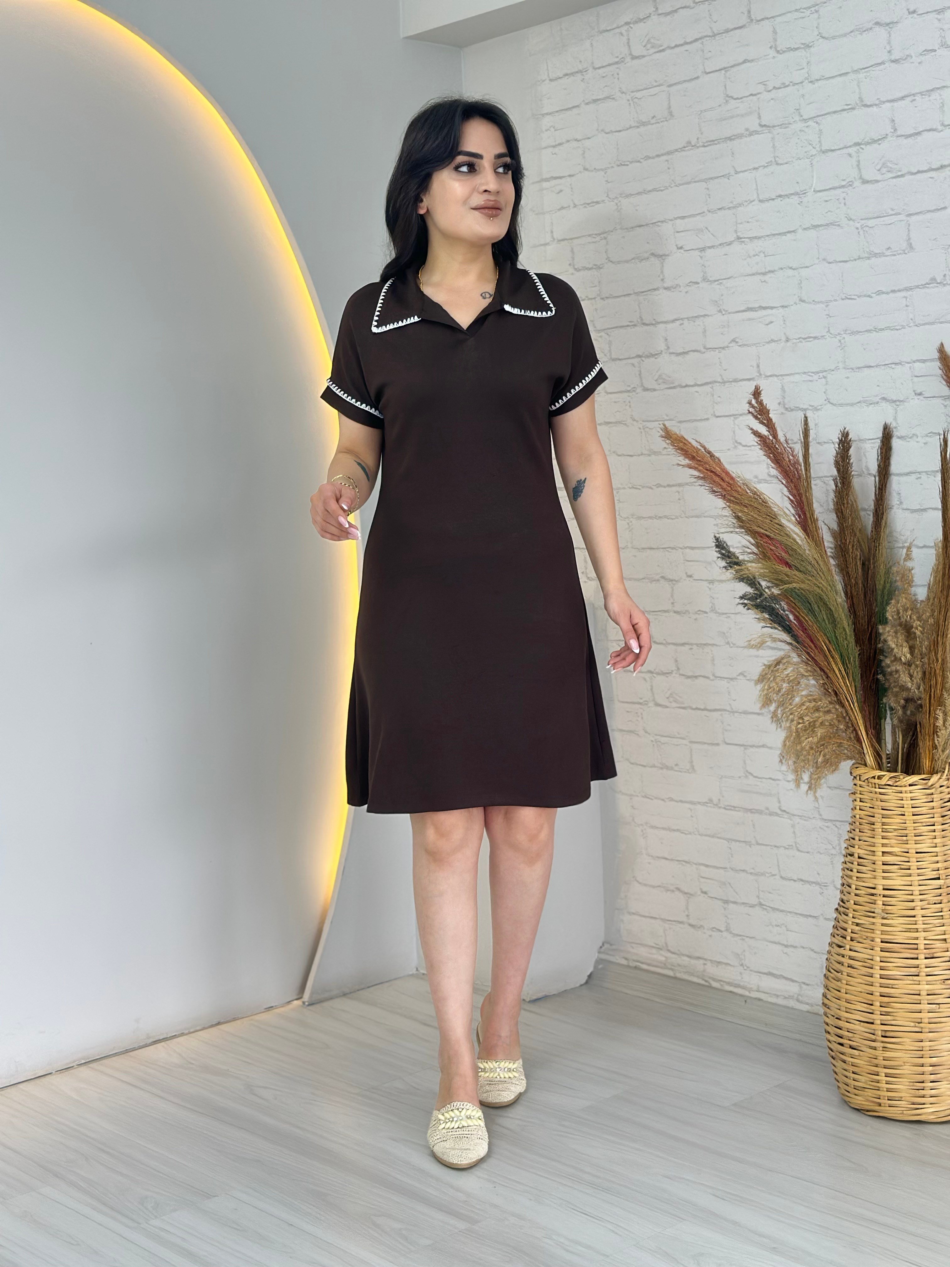 Love Kahve Polo Yaka Kroşetalı İpekli Dokuma Elbise D124