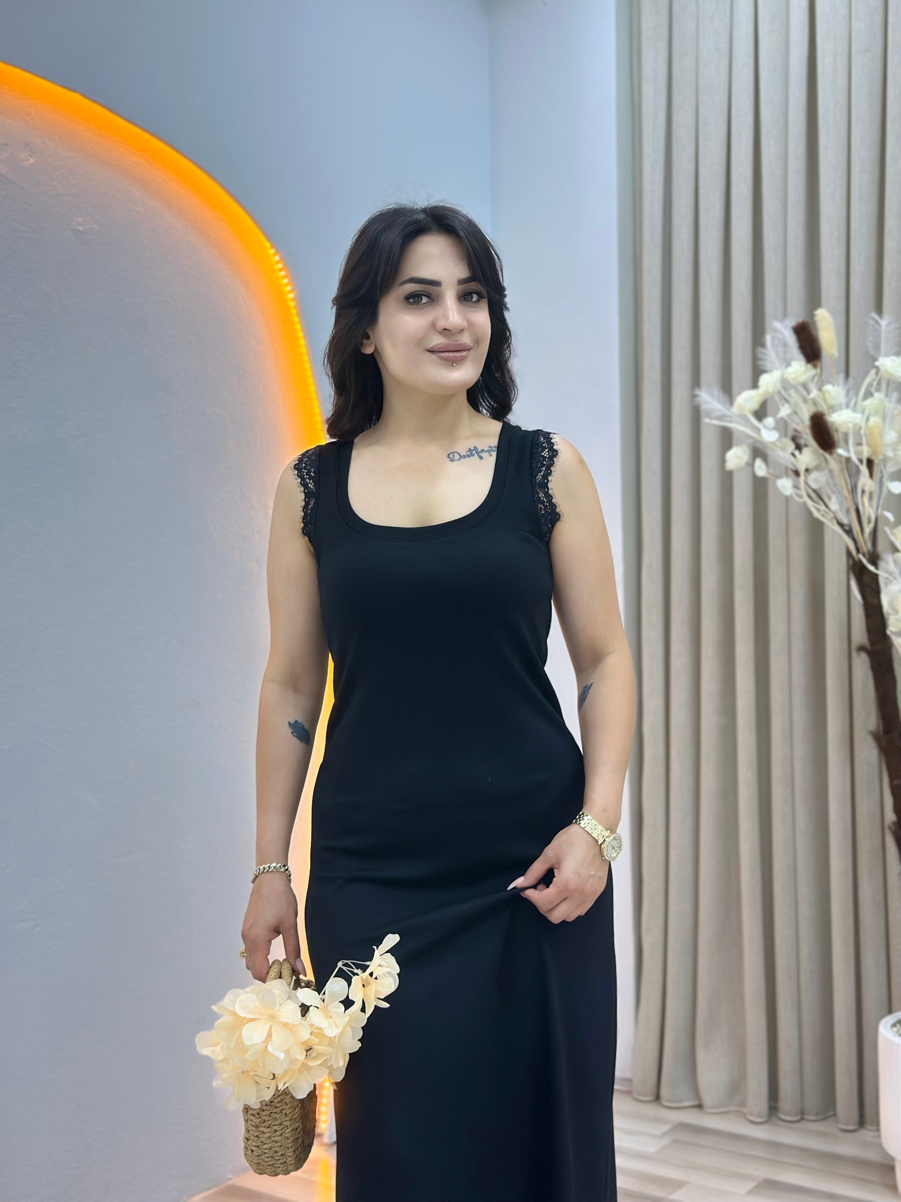 Parse Siyah Dantel Omuz Detaylı Midi Elbise D157
