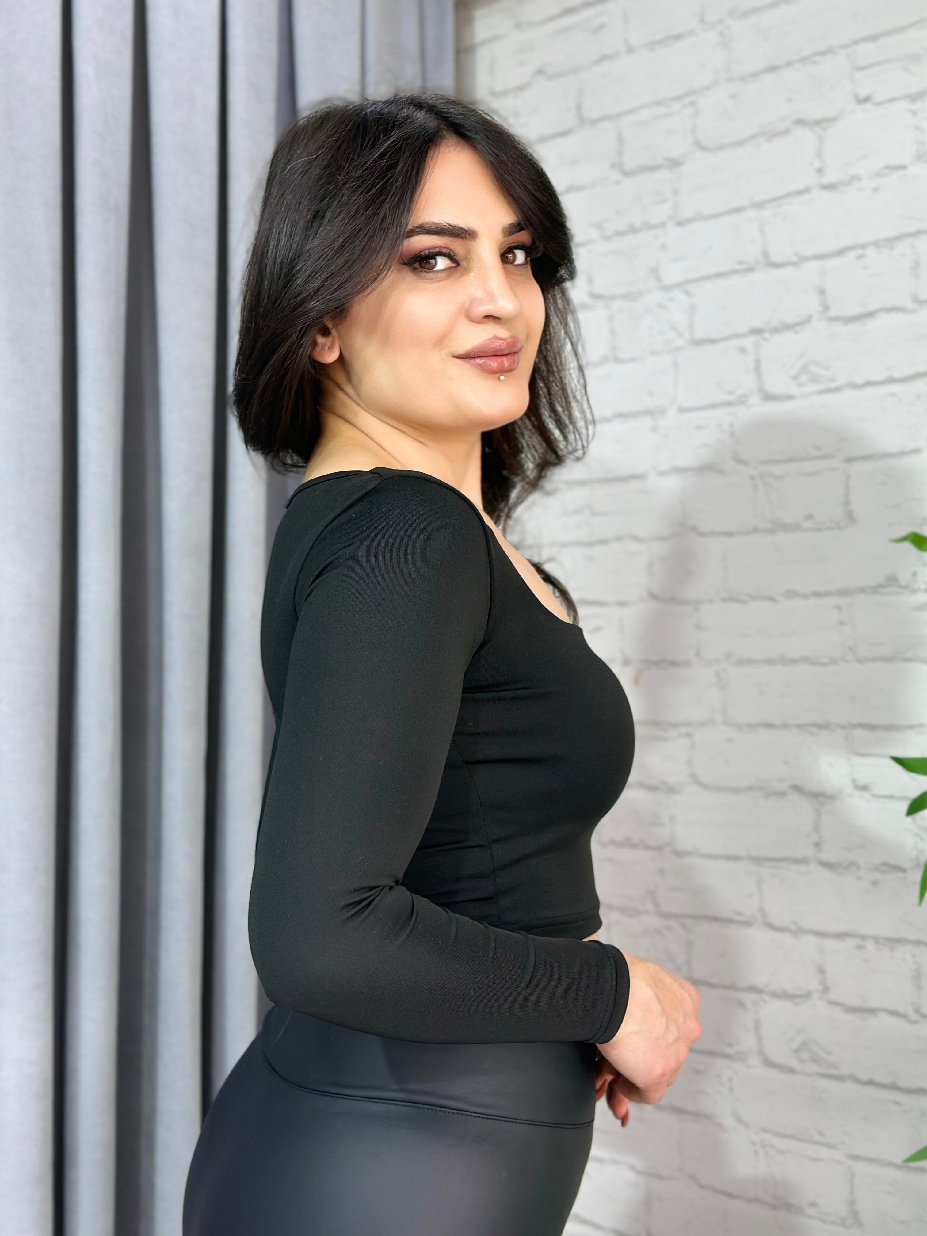 Siyah Kare Yaka Sandy Kumaş Basic Crop Bluz 