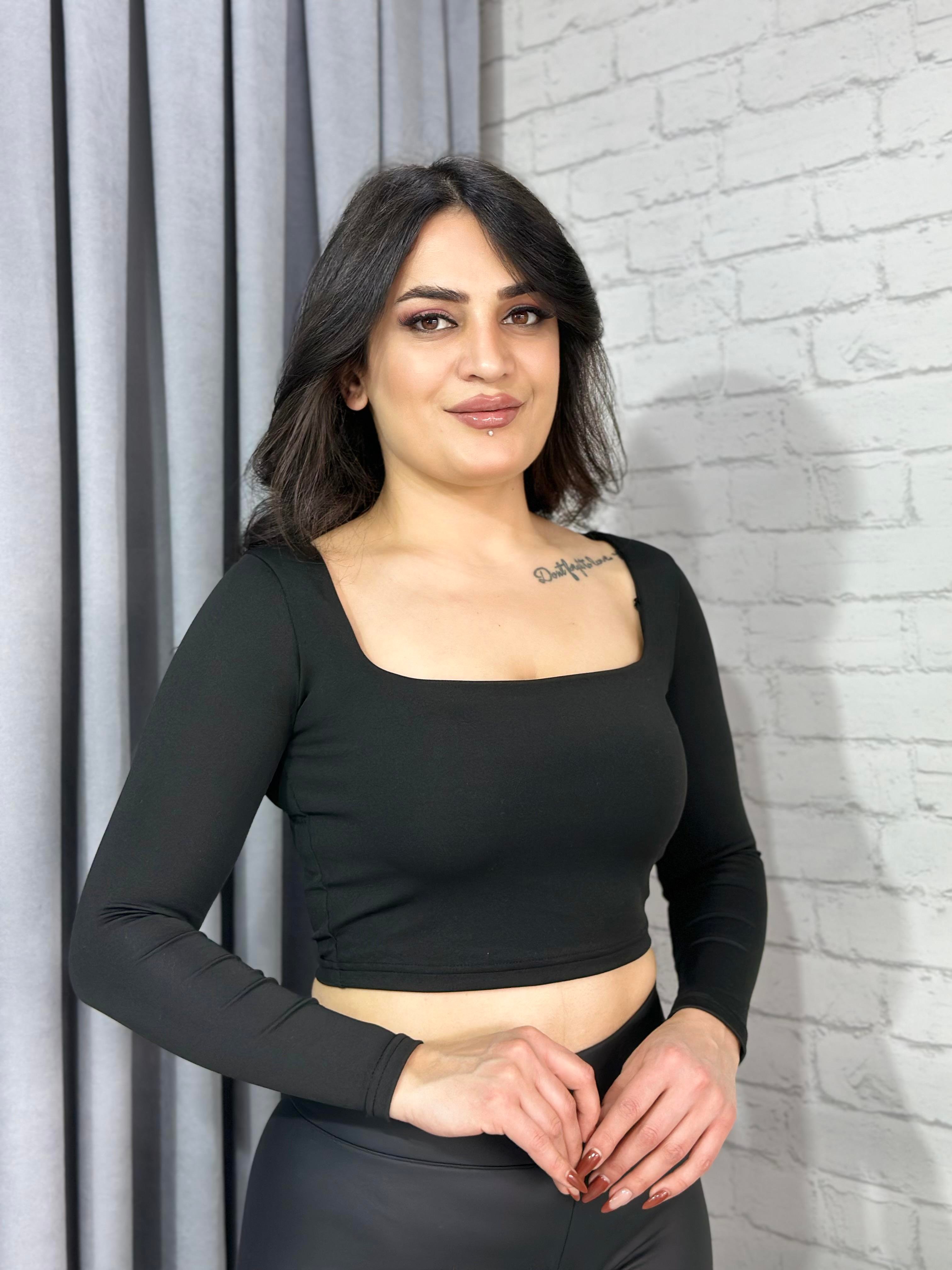 Siyah Kare Yaka Sandy Kumaş Basic Crop Bluz 