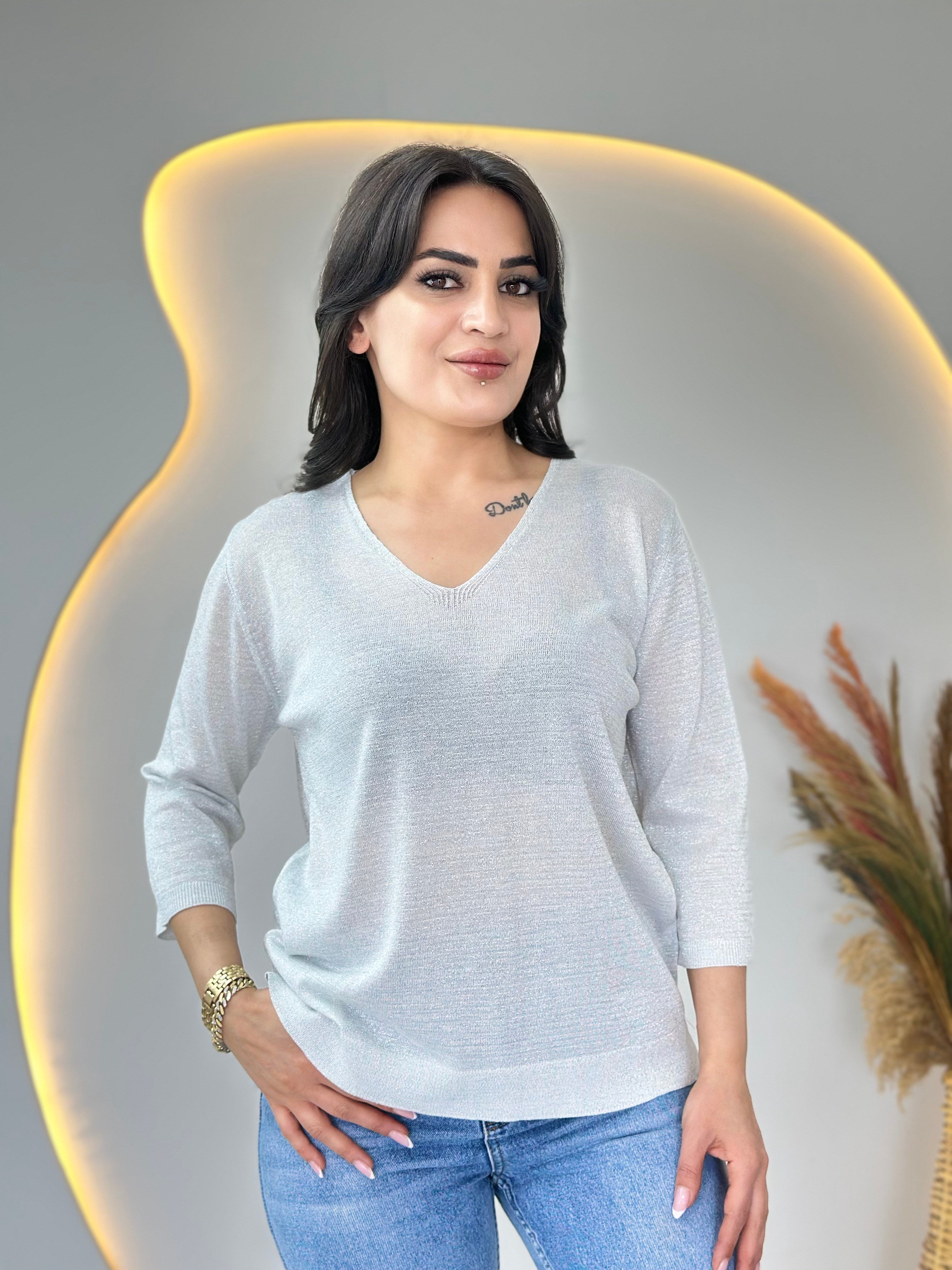 Suzy Beyaz V Yaka Sim İşlemeli Merserize Bluz D116