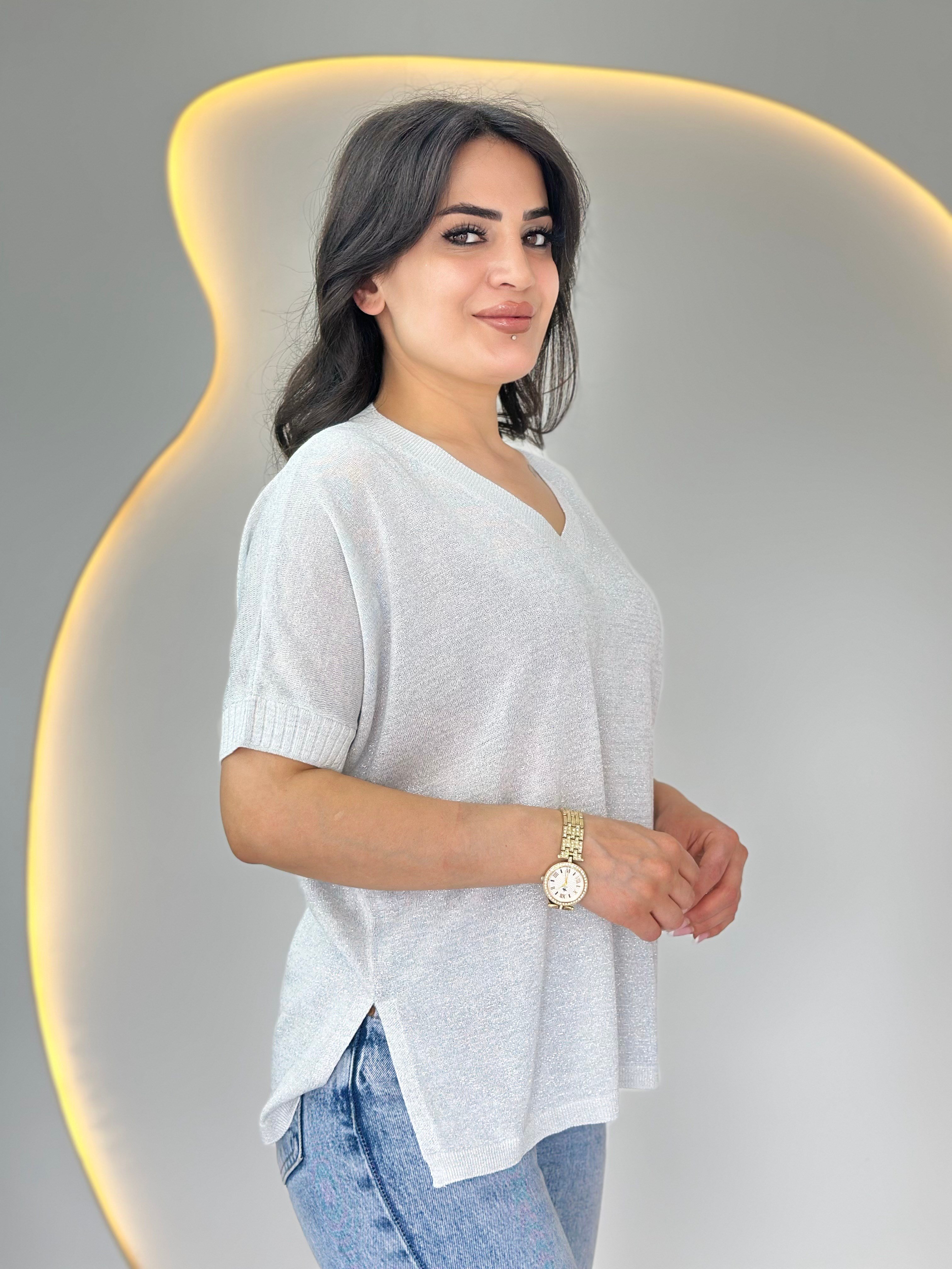 Tommy Gümüş V Yaka Ve Kol Detaylı Sim İşlemeli Yırtmaçlı Bluz D132