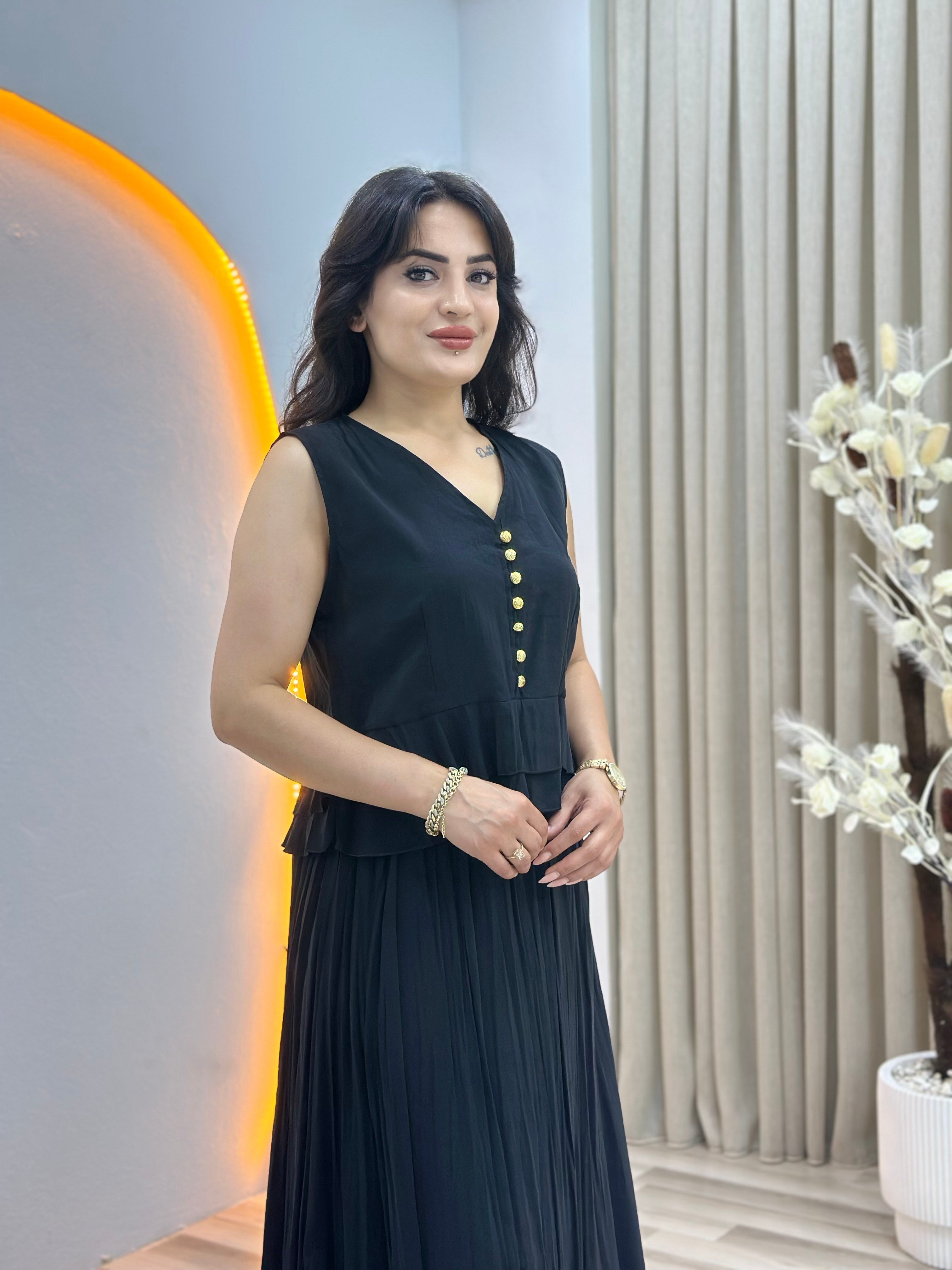 Veyla Siyah V Yaka Düğme Detaylı Bluz Uzun Piliseli Etek Takım D160
